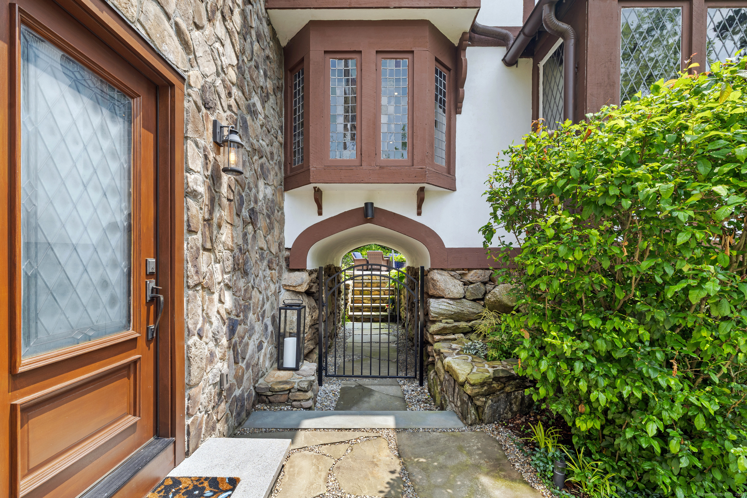 179 Compo Road South