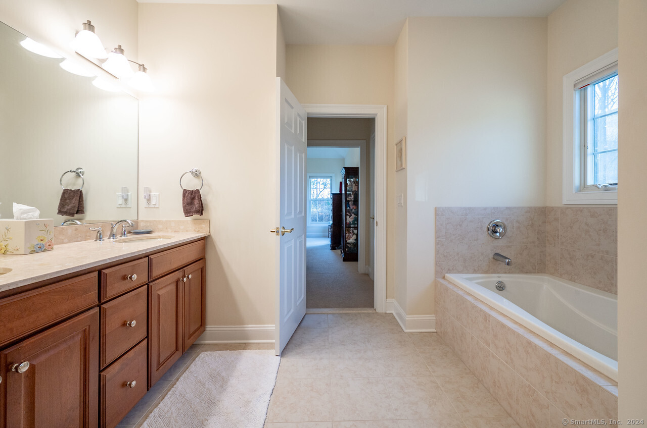 111 Periwinkle Drive #111, Middlebury, Connecticut image 12
