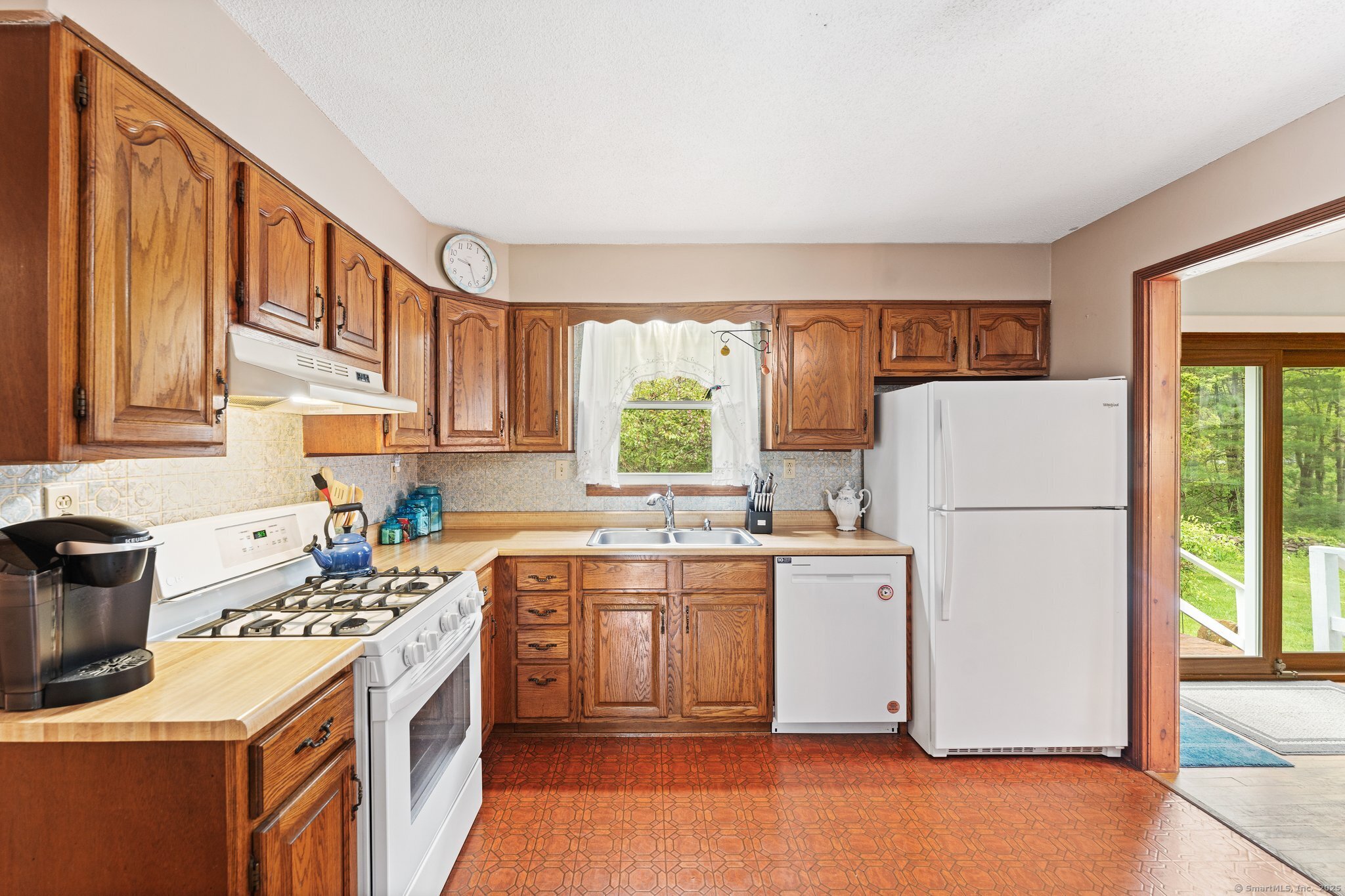 120 E Pattagansett Road, East Lyme, Connecticut image 13