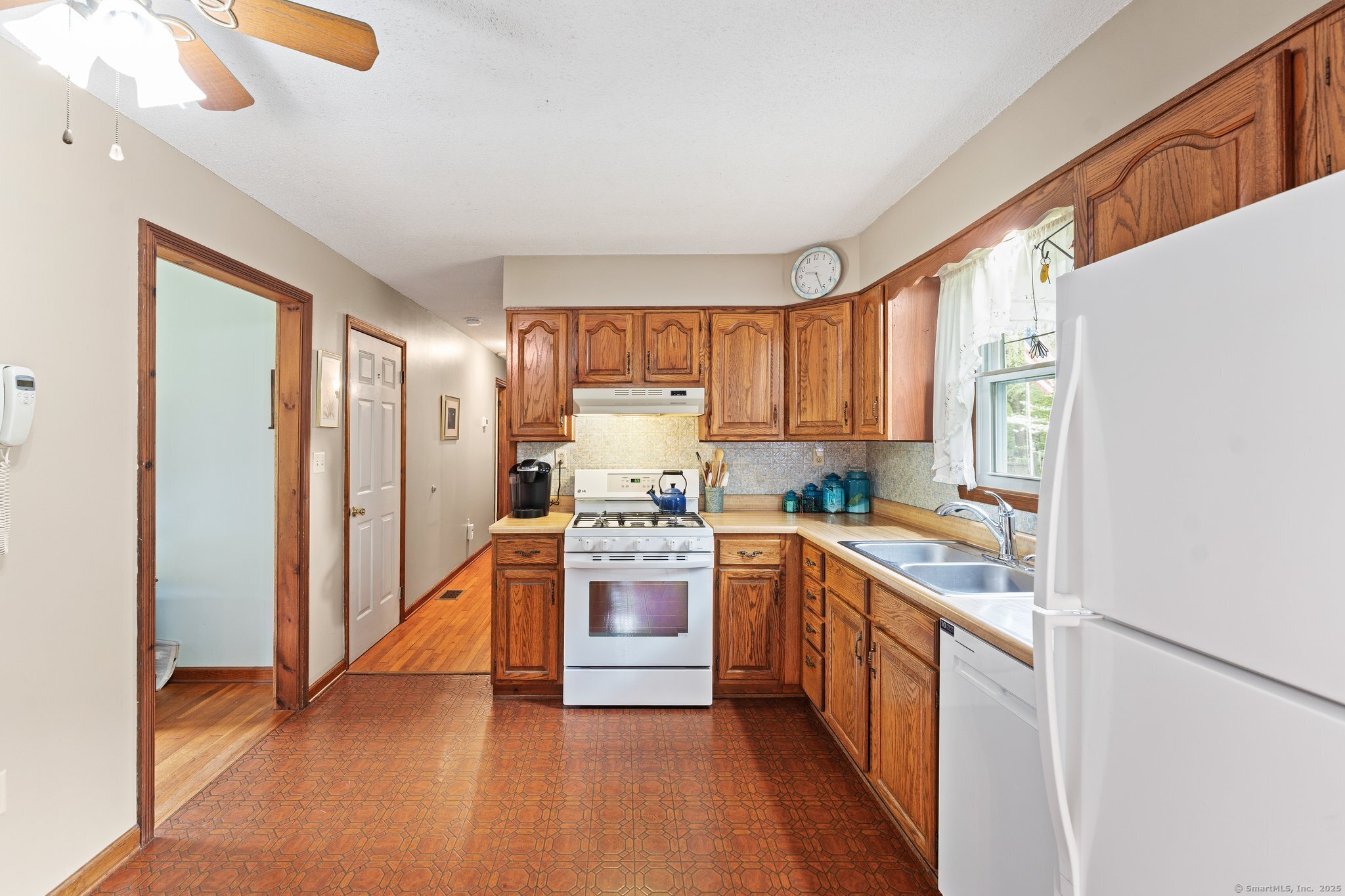 120 E Pattagansett Road, East Lyme, Connecticut image 12
