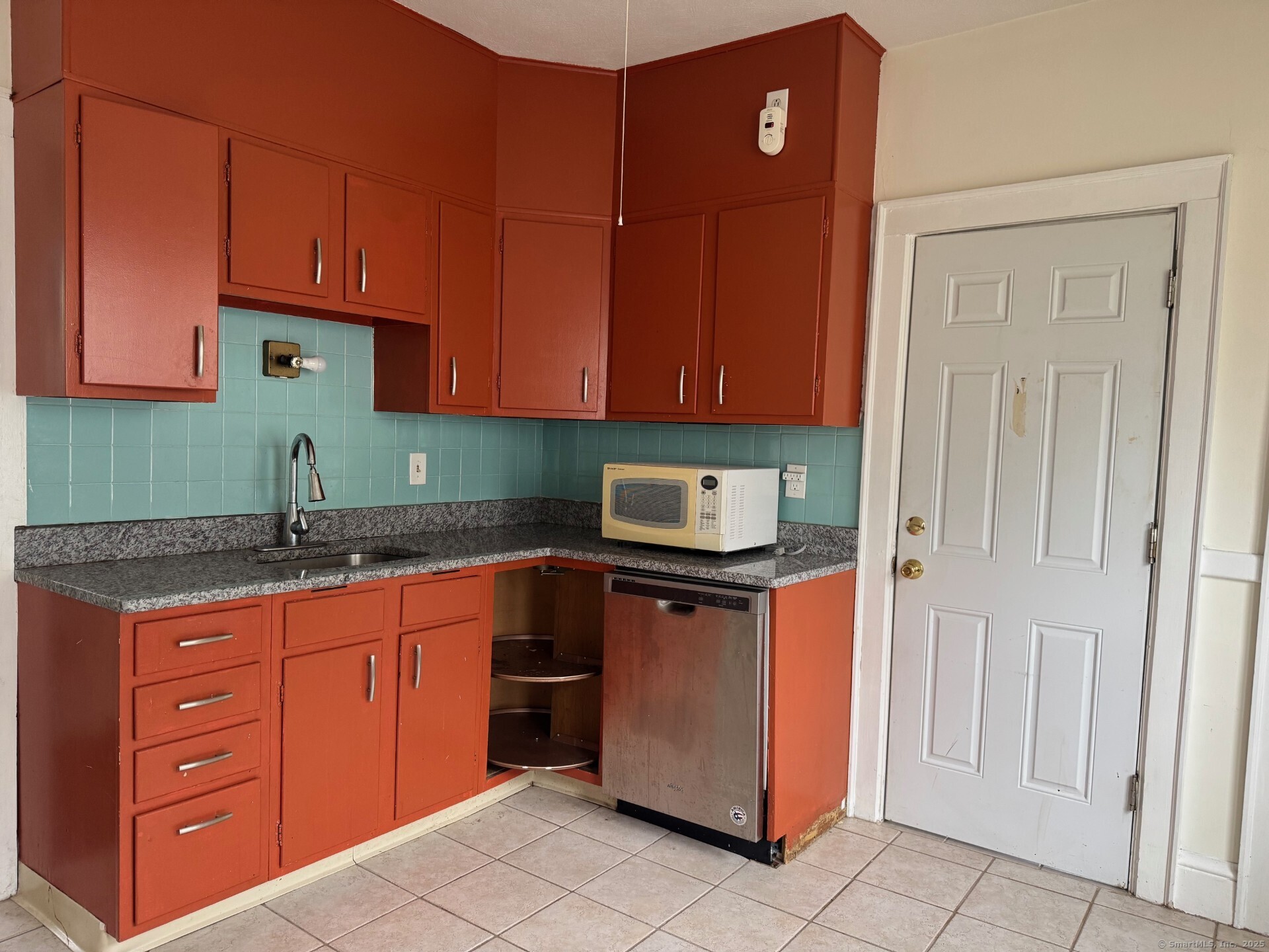 West Hartford, Connecticut 06119, United States, 2 Bedrooms Bedrooms, ,1 BathroomBathrooms,Residential,Active,143773