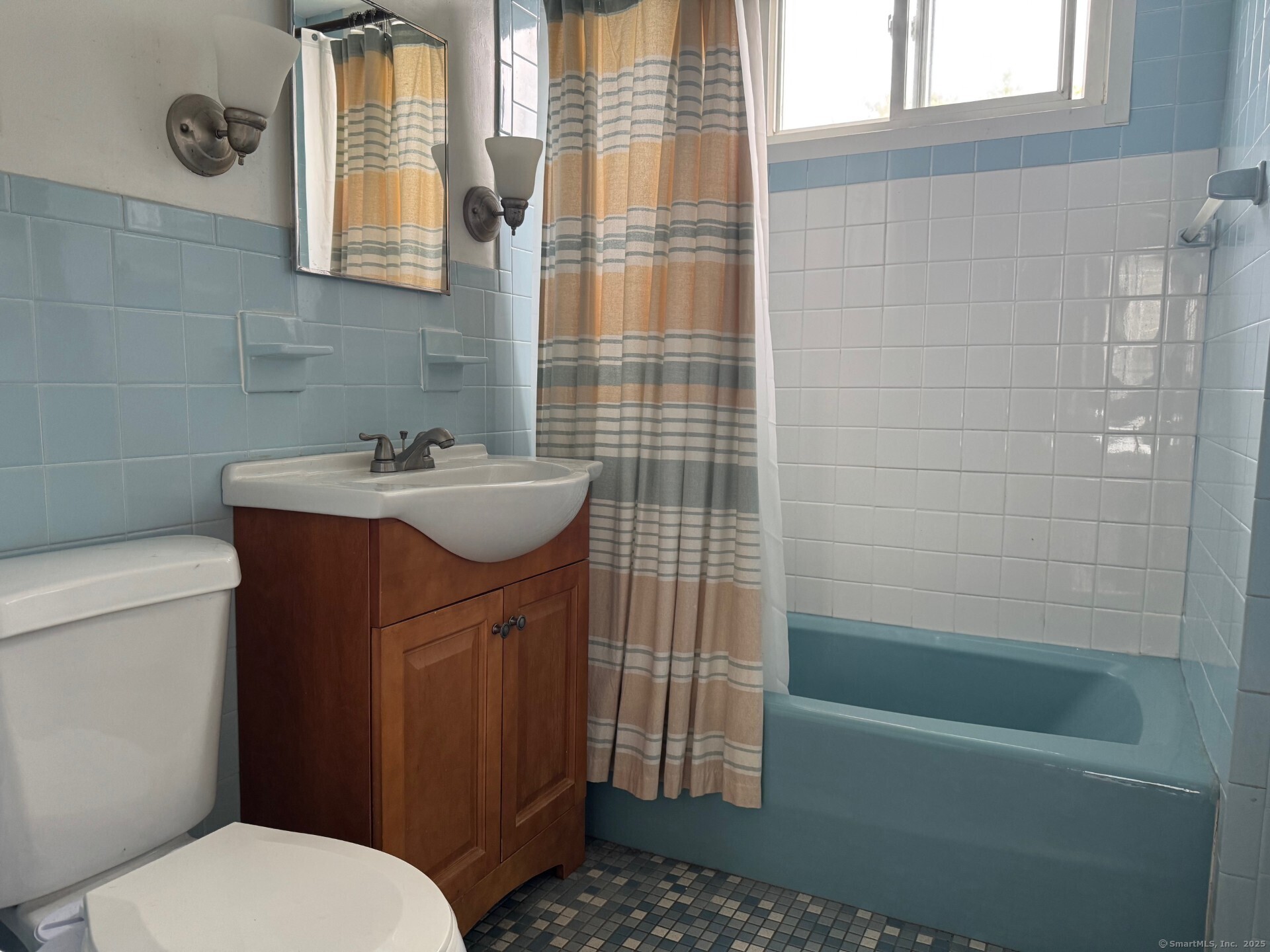 West Hartford, Connecticut 06119, United States, 2 Bedrooms Bedrooms, ,1 BathroomBathrooms,Residential,Active,143773