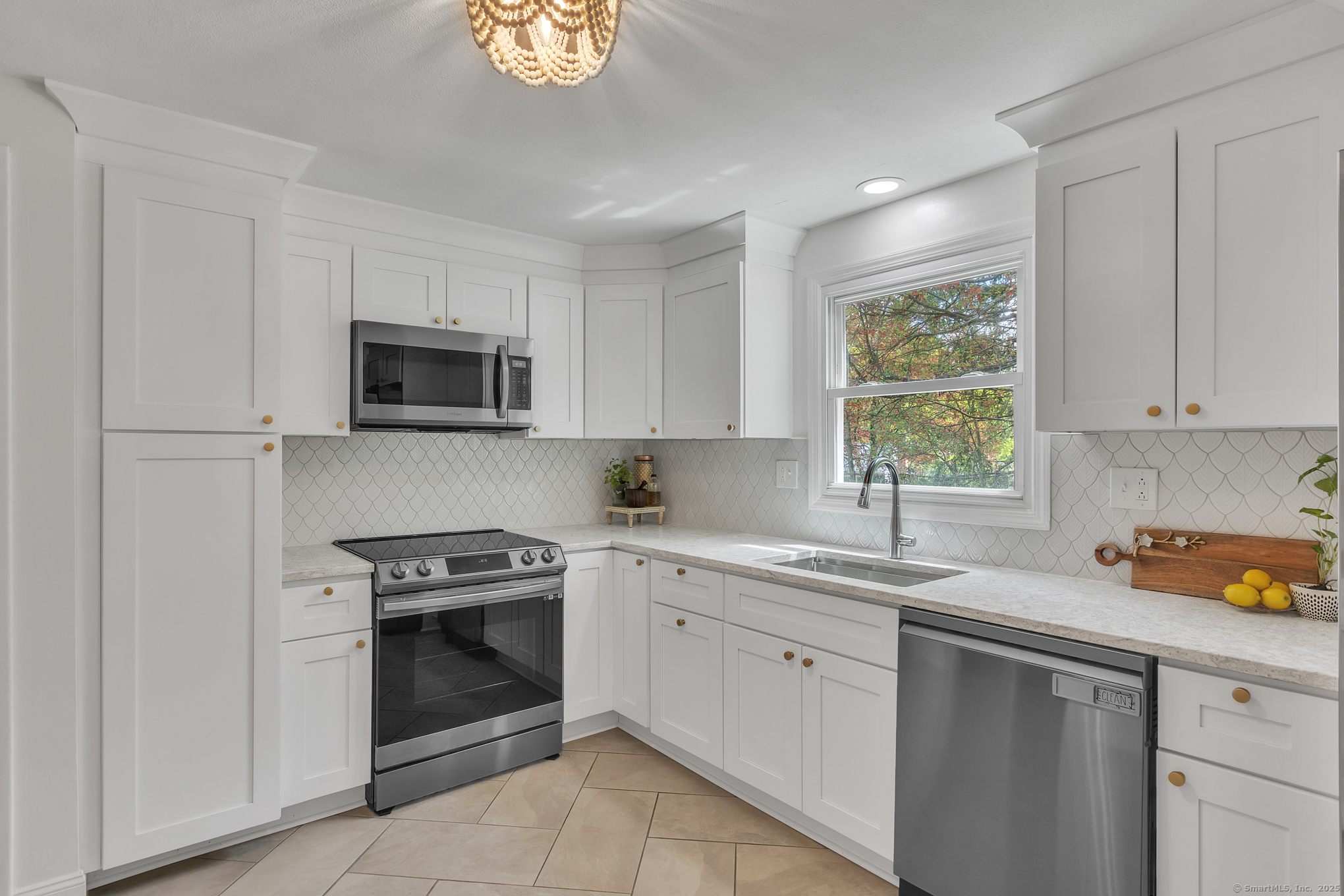 79 Hope Circle, Windsor, Connecticut image 10
