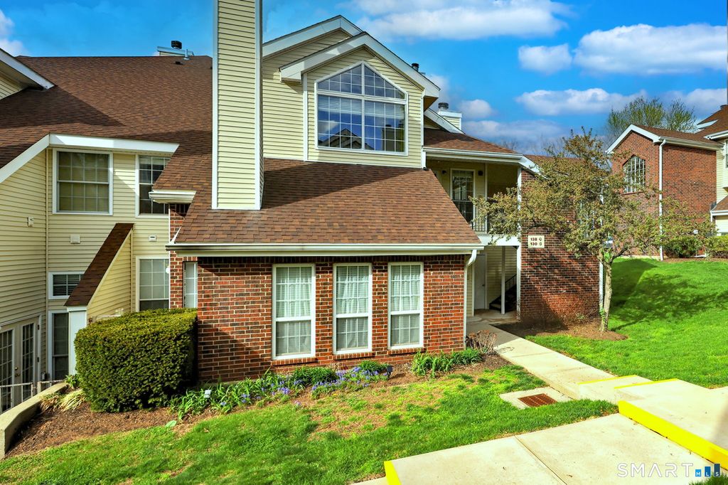 Photo of 138 Carriage Crossing Lane #138, Middletown, CT 06457 (MLS # 24168401)