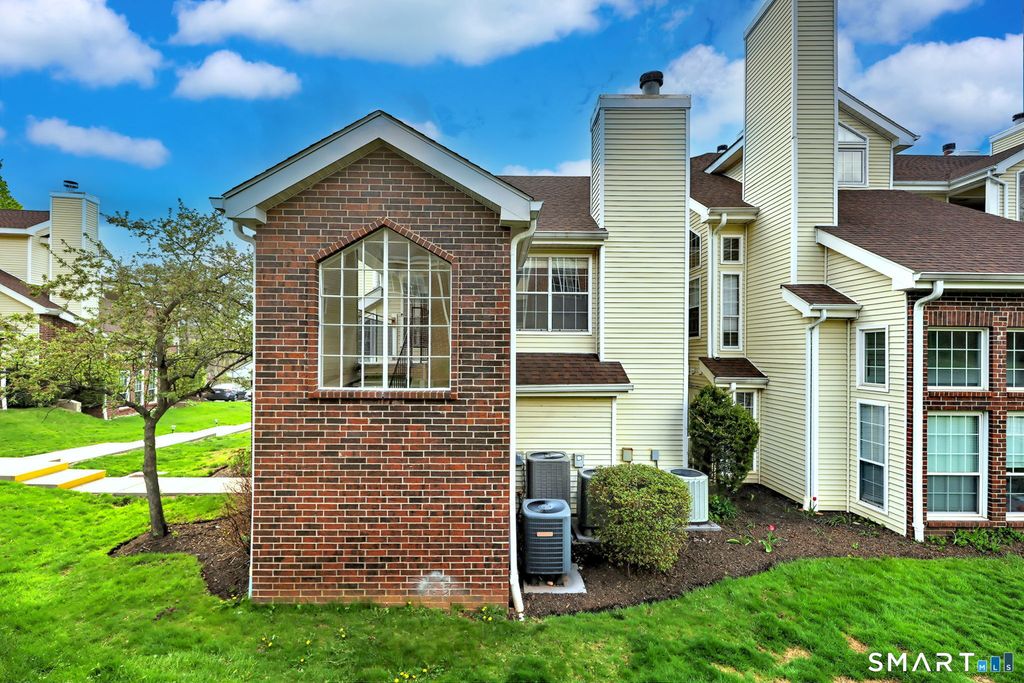 Photo of 138 Carriage Crossing Lane #138, Middletown, CT 06457 (MLS # 24168401)