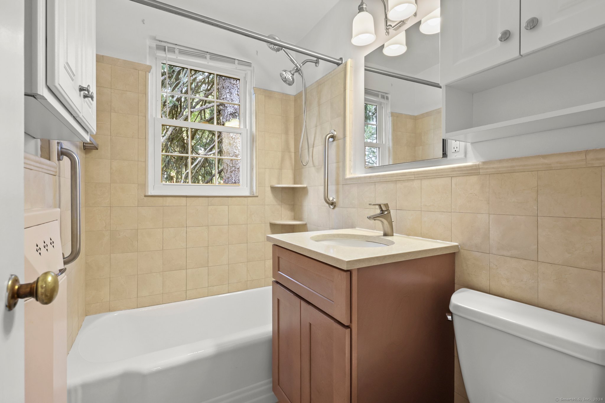 Greenwich, Connecticut 06830, United States, 2 Bedrooms Bedrooms, ,1 BathroomBathrooms,Residential,Pending,39082