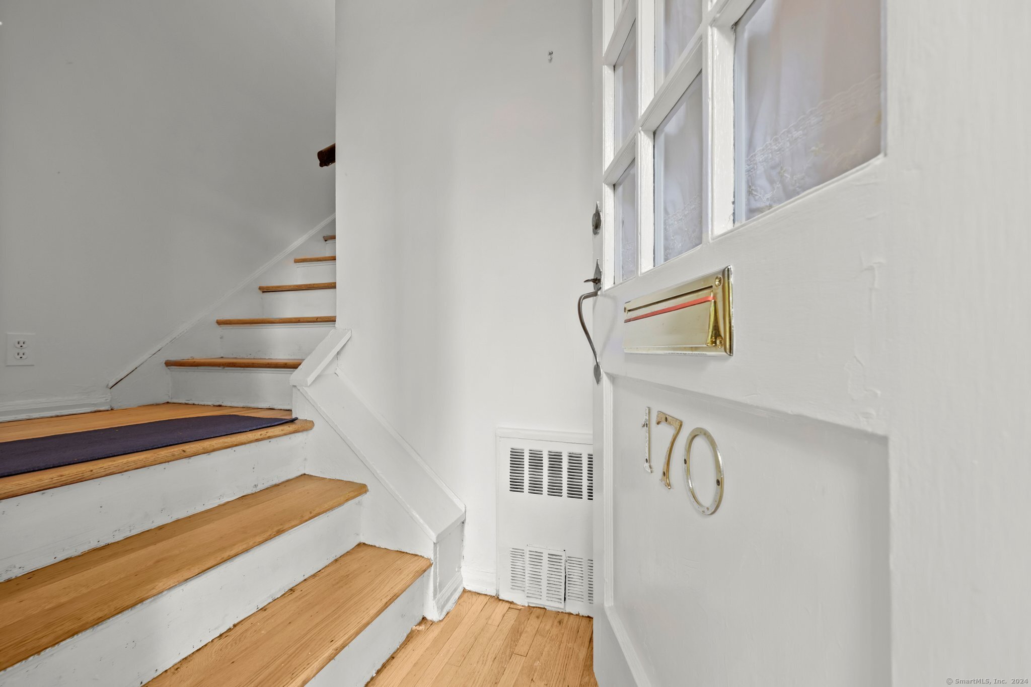 Greenwich, Connecticut 06830, United States, 2 Bedrooms Bedrooms, ,1 BathroomBathrooms,Residential,Pending,39082