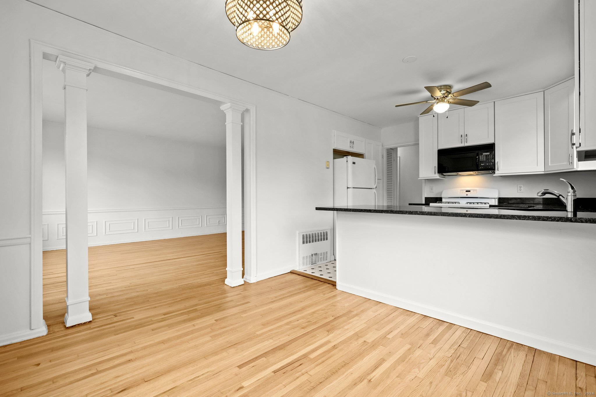 Greenwich, Connecticut 06830, United States, 2 Bedrooms Bedrooms, ,1 BathroomBathrooms,Residential,Pending,39082