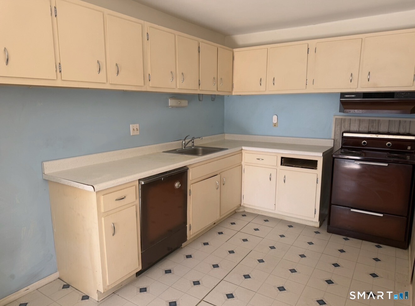 308 Meadowside Road 305