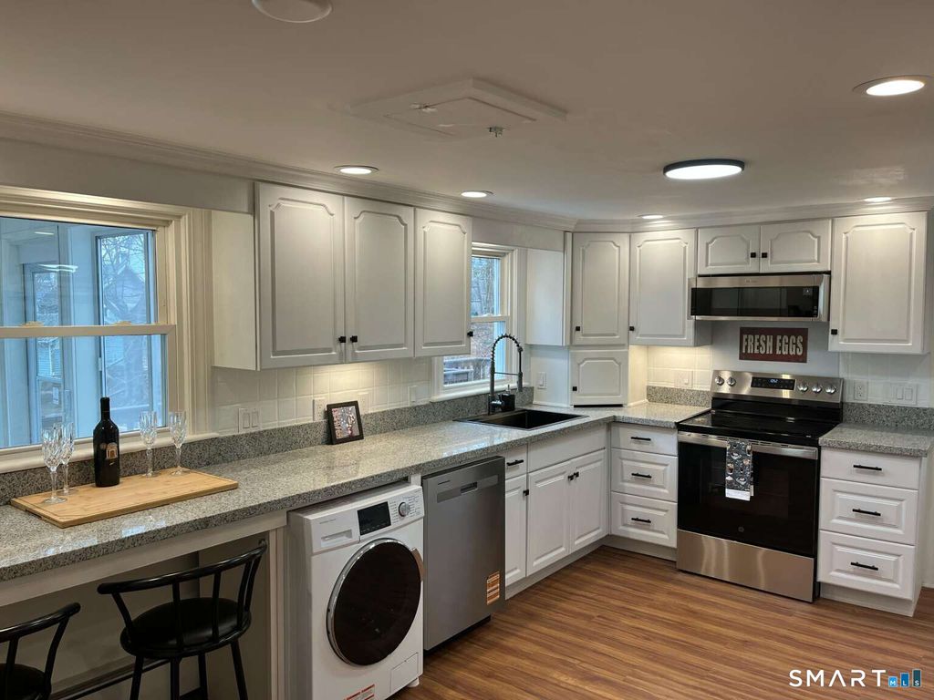 Photo of 34 Buckingham Avenue, Norwich, CT 06360 (MLS # 24150495)