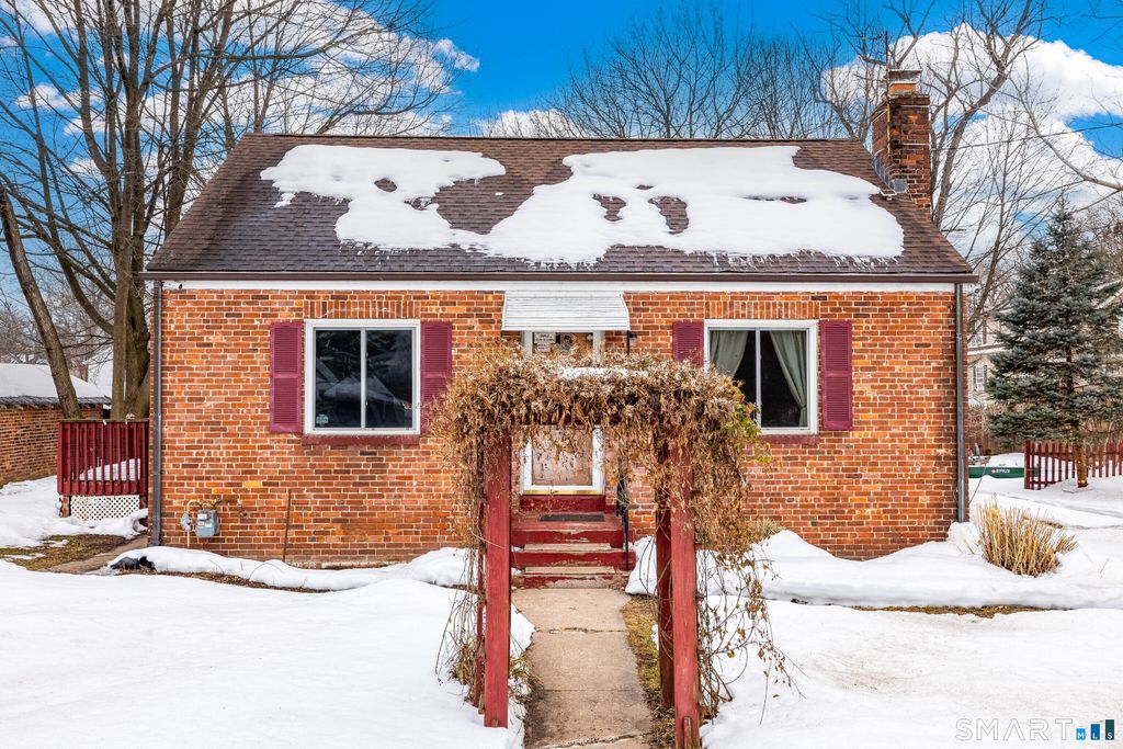 Photo of 15 Upton Street, Windsor, CT 06095 (MLS # 24154378)