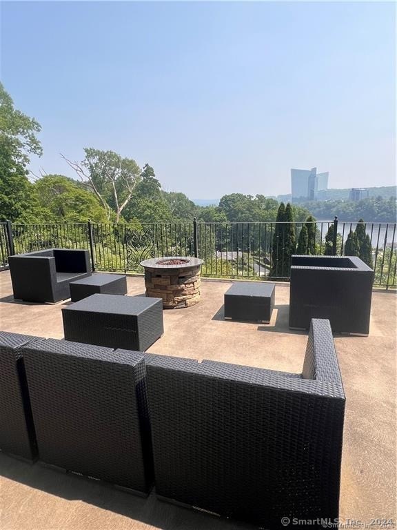 Norwich, Connecticut 06360, United States, 2 Bedrooms Bedrooms, ,3 BathroomsBathrooms,Residential,Active,34951