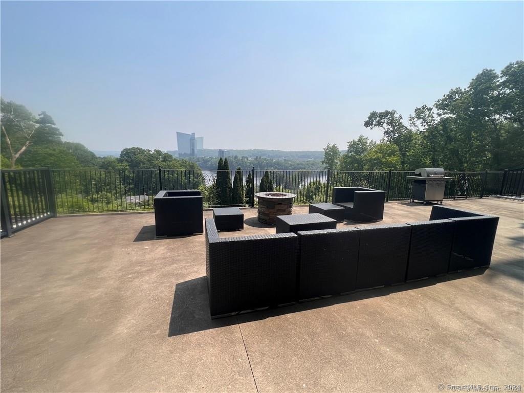 Norwich, Connecticut 06360, United States, 2 Bedrooms Bedrooms, ,3 BathroomsBathrooms,Residential,Active,34951