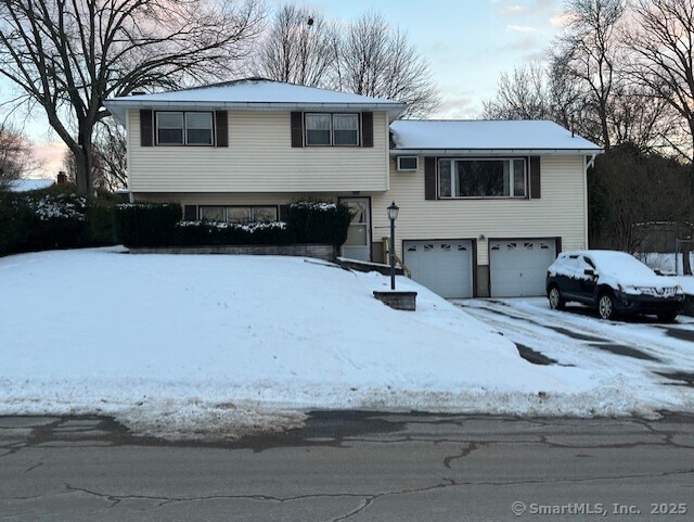 Property for Sale at Highland Drive, Waterbury, Connecticut - Bedrooms: 3 
Bathrooms: 1 
Rooms: 5  - $250,000