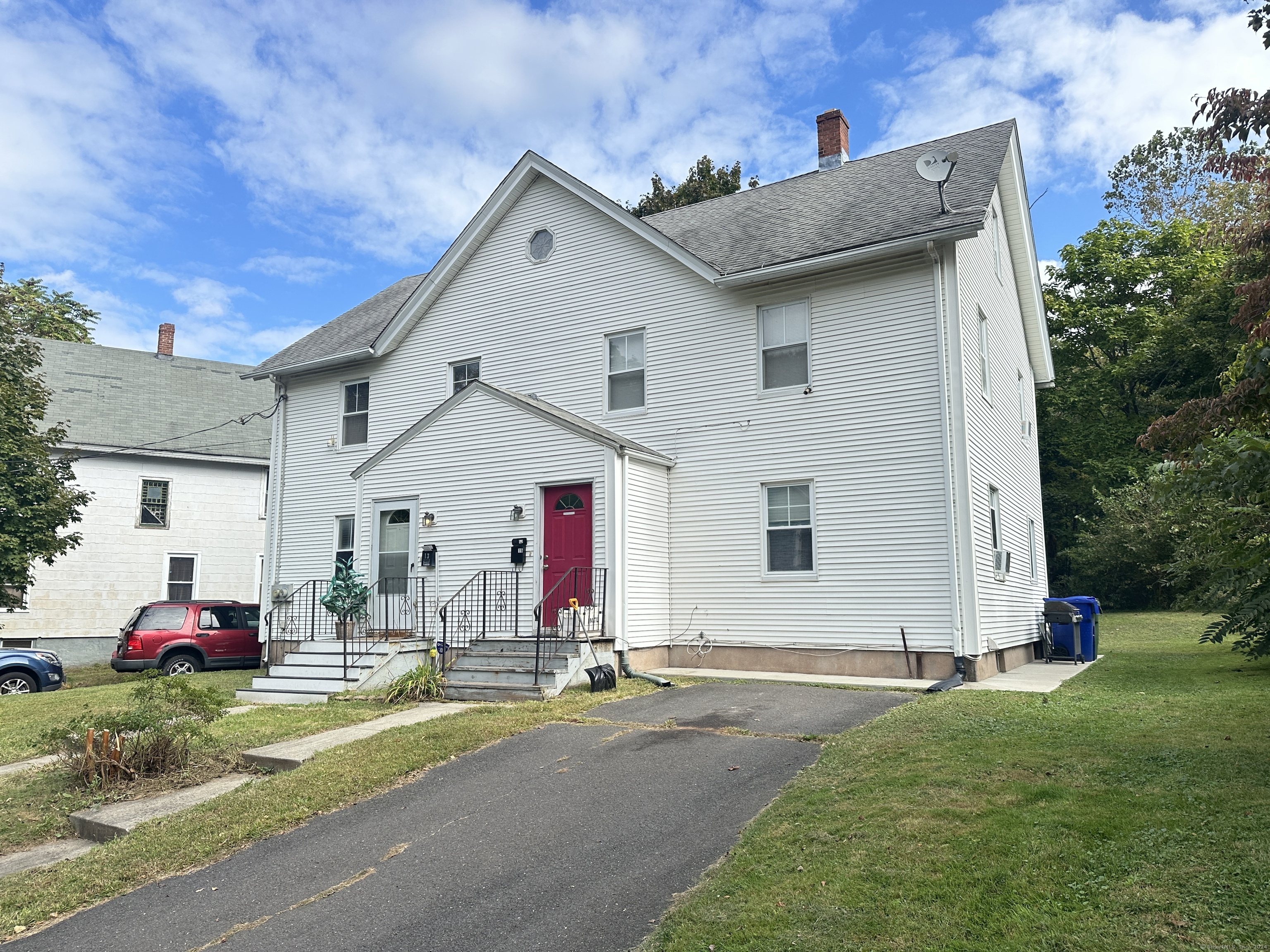 1315 Maple Place, Middletown, Connecticut - 5 Bedrooms  
2 Bathrooms  
11 Rooms - 