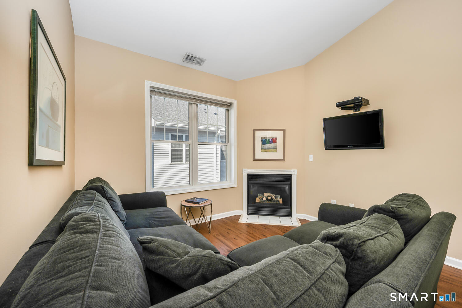 105 Richards Avenue 1502