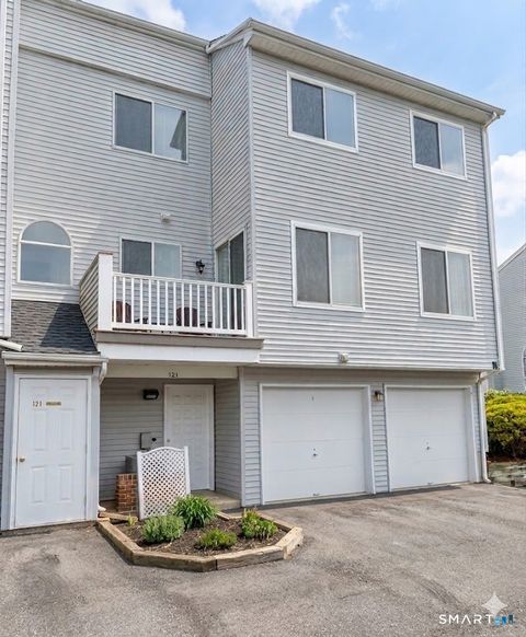 Photo of 121 Staffordshire Common Drive #121, Wallingford, CT 06492 (MLS # 24170716)