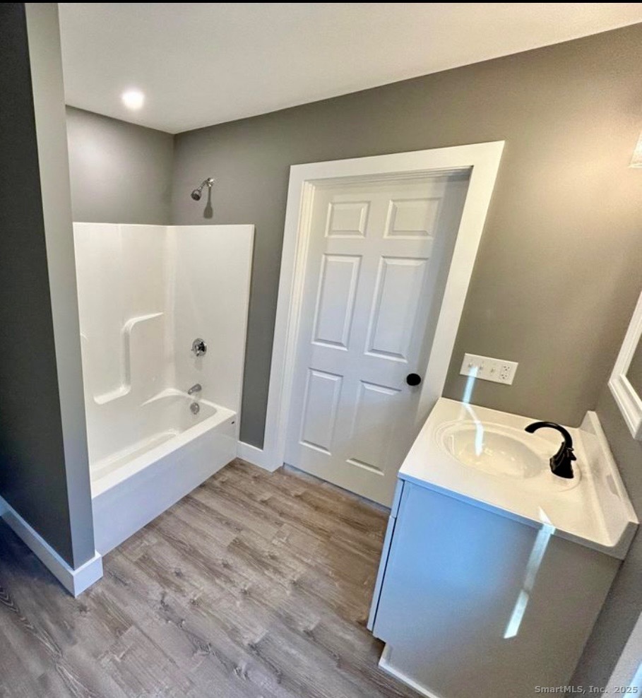 Stonington, Connecticut 06378, United States, 4 Bedrooms Bedrooms, ,2 BathroomsBathrooms,Residential,Active,244985