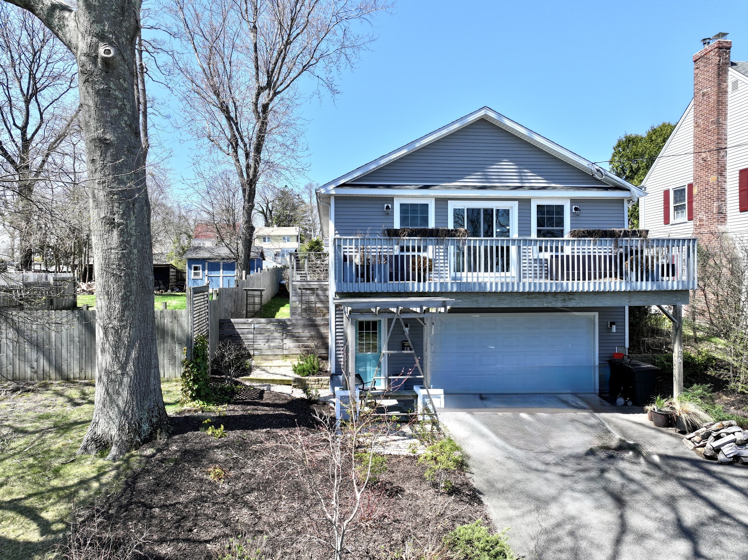 Milton Avenue, West Haven, Connecticut - 3 Bedrooms  
3 Bathrooms  
6 Rooms - 