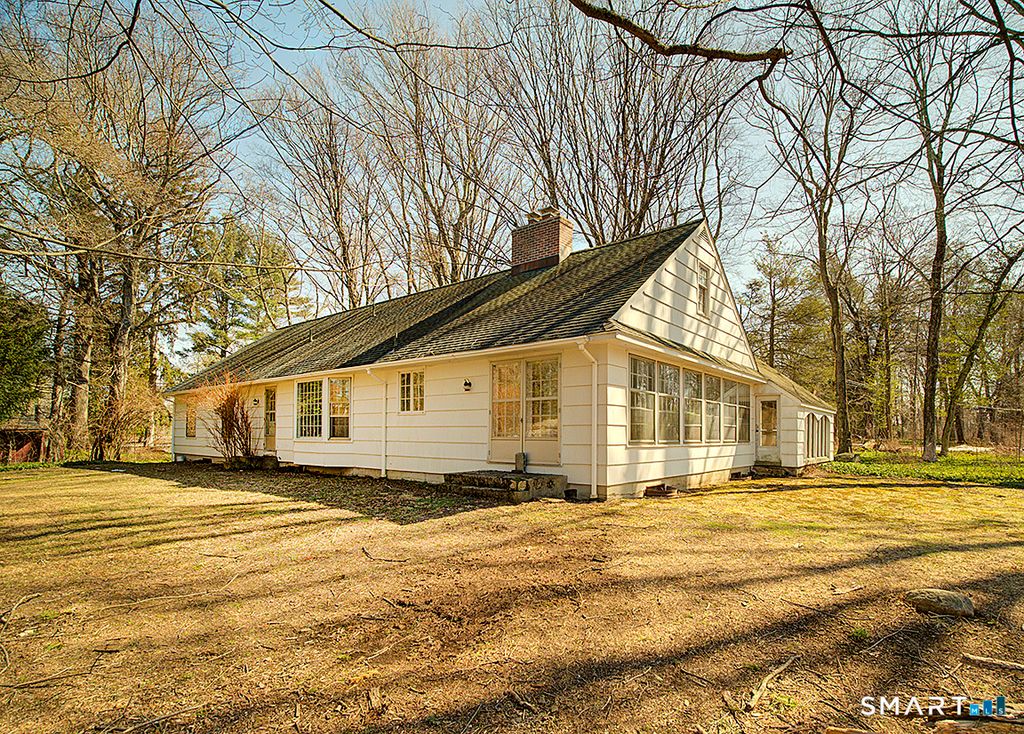 Photo of 33 Fairground Road, Woodbridge, CT 06525 (MLS # 24158919)