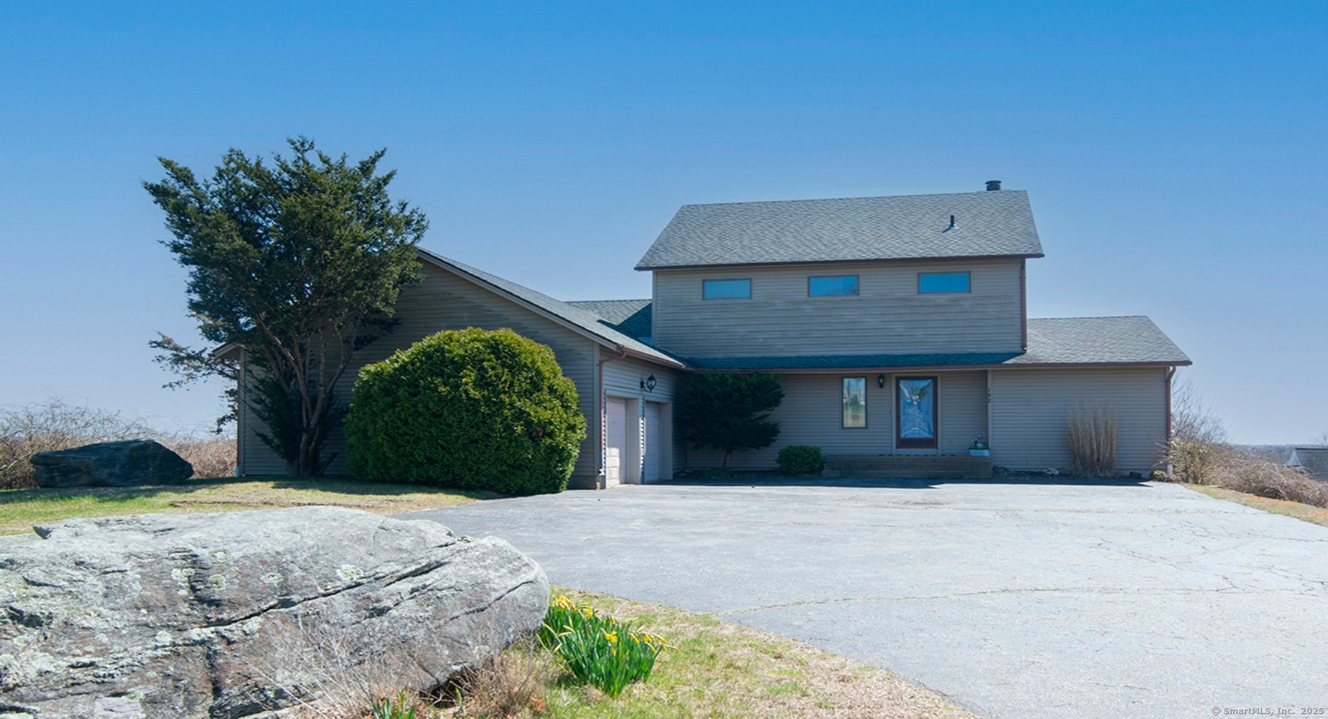 Groton Long Point Road, Groton, Connecticut - 3 Bedrooms  
3 Bathrooms  
7 Rooms - 
