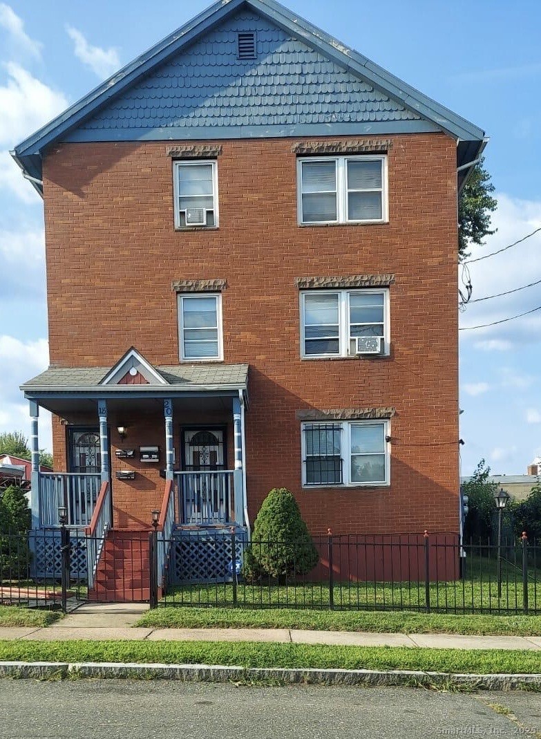 Property for Sale at Pavilion Street, Hartford, Connecticut - Bedrooms: 9 
Bathrooms: 3 
Rooms: 15  - $429,000