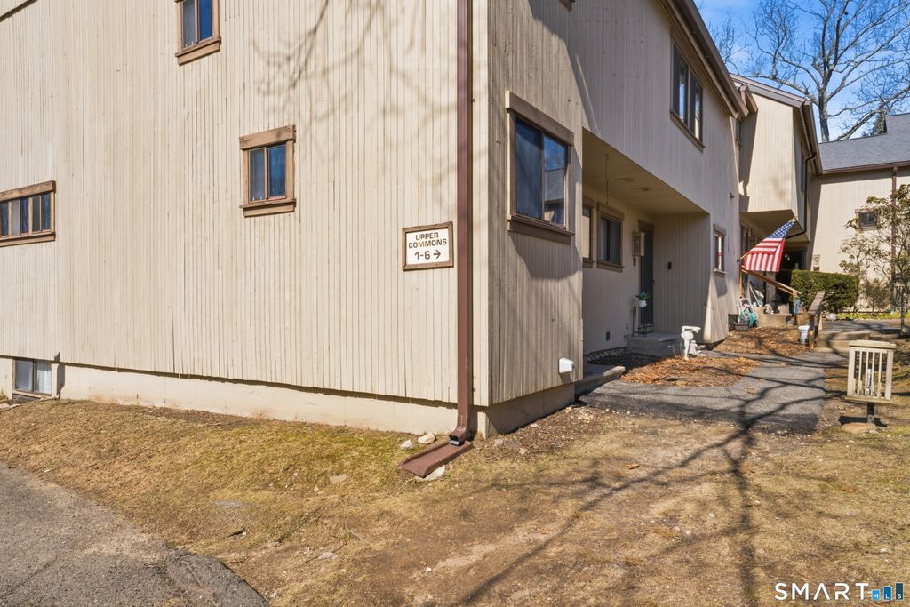 Photo of 1 Upper Commons #1, Woodbury, CT 06798 (MLS # 24159407)