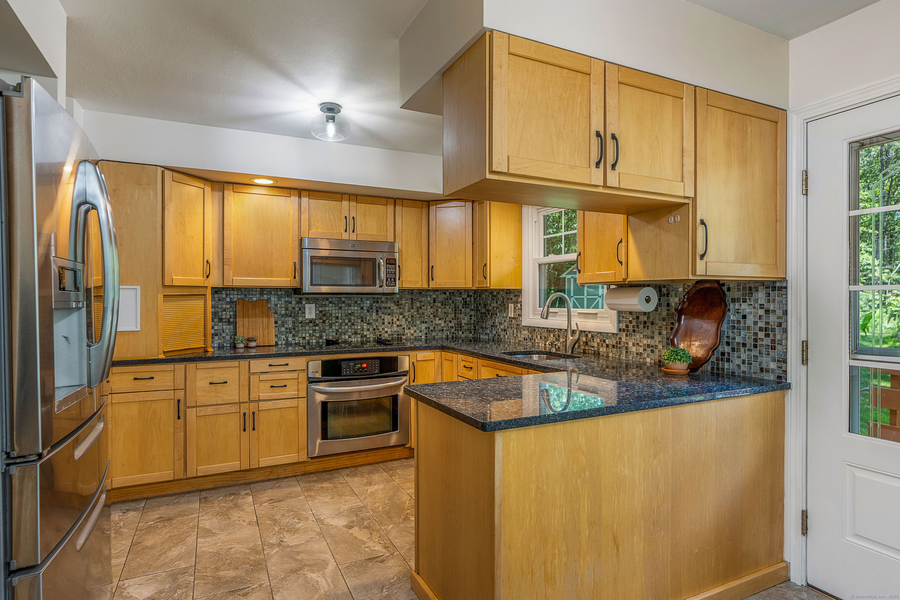 Tolland, Connecticut 06084, United States, 3 Bedrooms Bedrooms, ,2 BathroomsBathrooms,Residential,Pending,212865