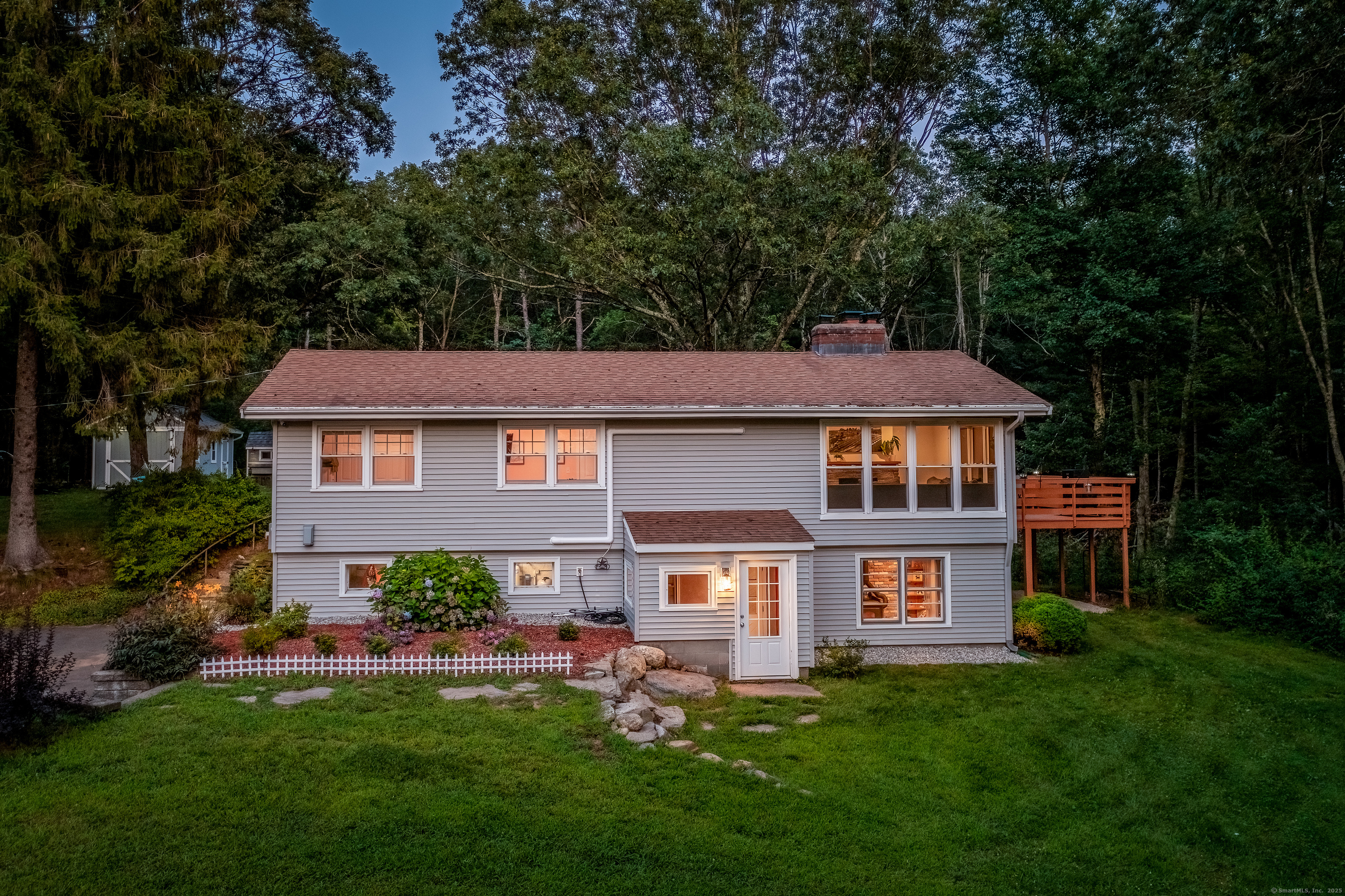 Tolland, Connecticut 06084, United States, 3 Bedrooms Bedrooms, ,2 BathroomsBathrooms,Residential,Pending,212865