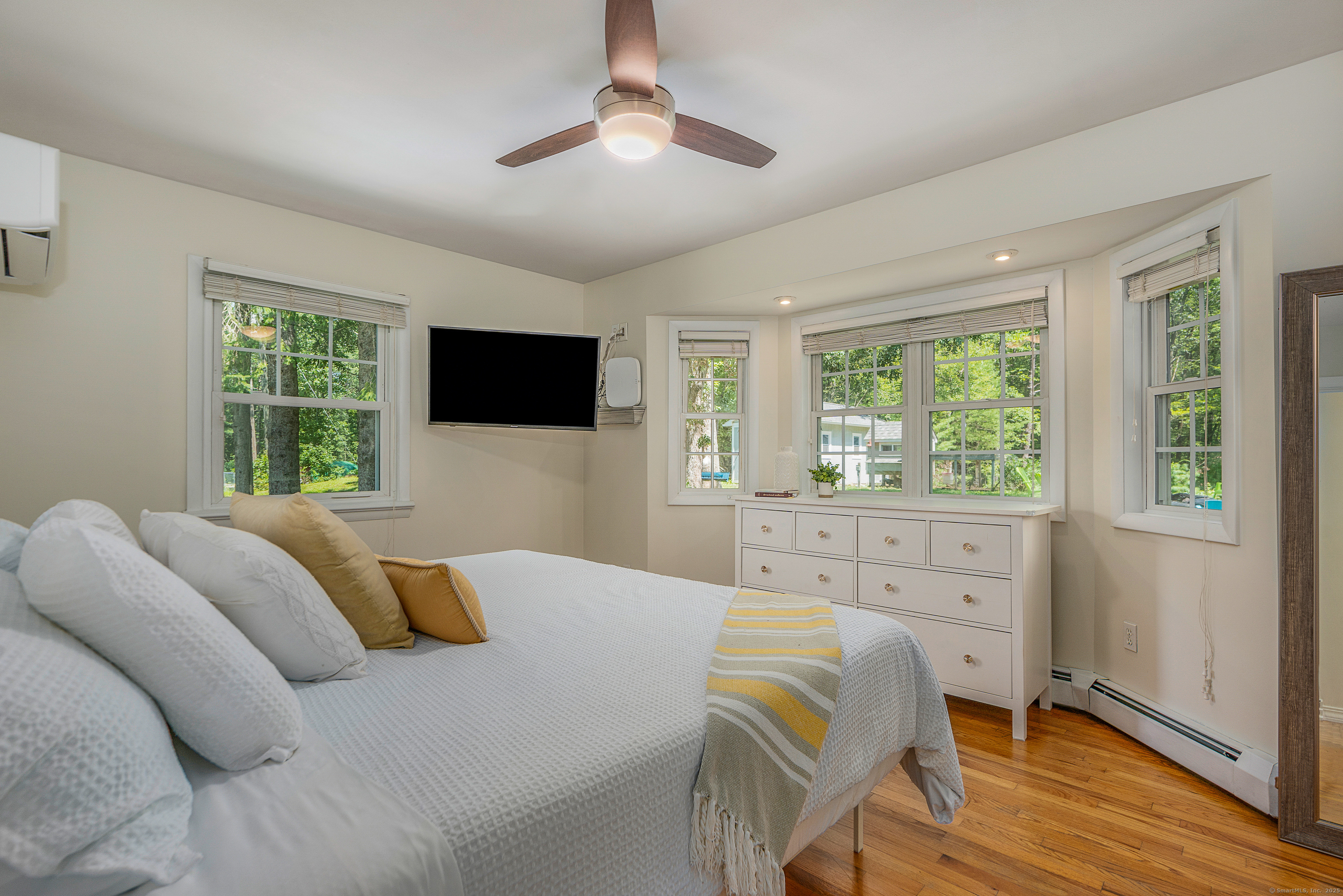 Tolland, Connecticut 06084, United States, 3 Bedrooms Bedrooms, ,2 BathroomsBathrooms,Residential,Pending,212865