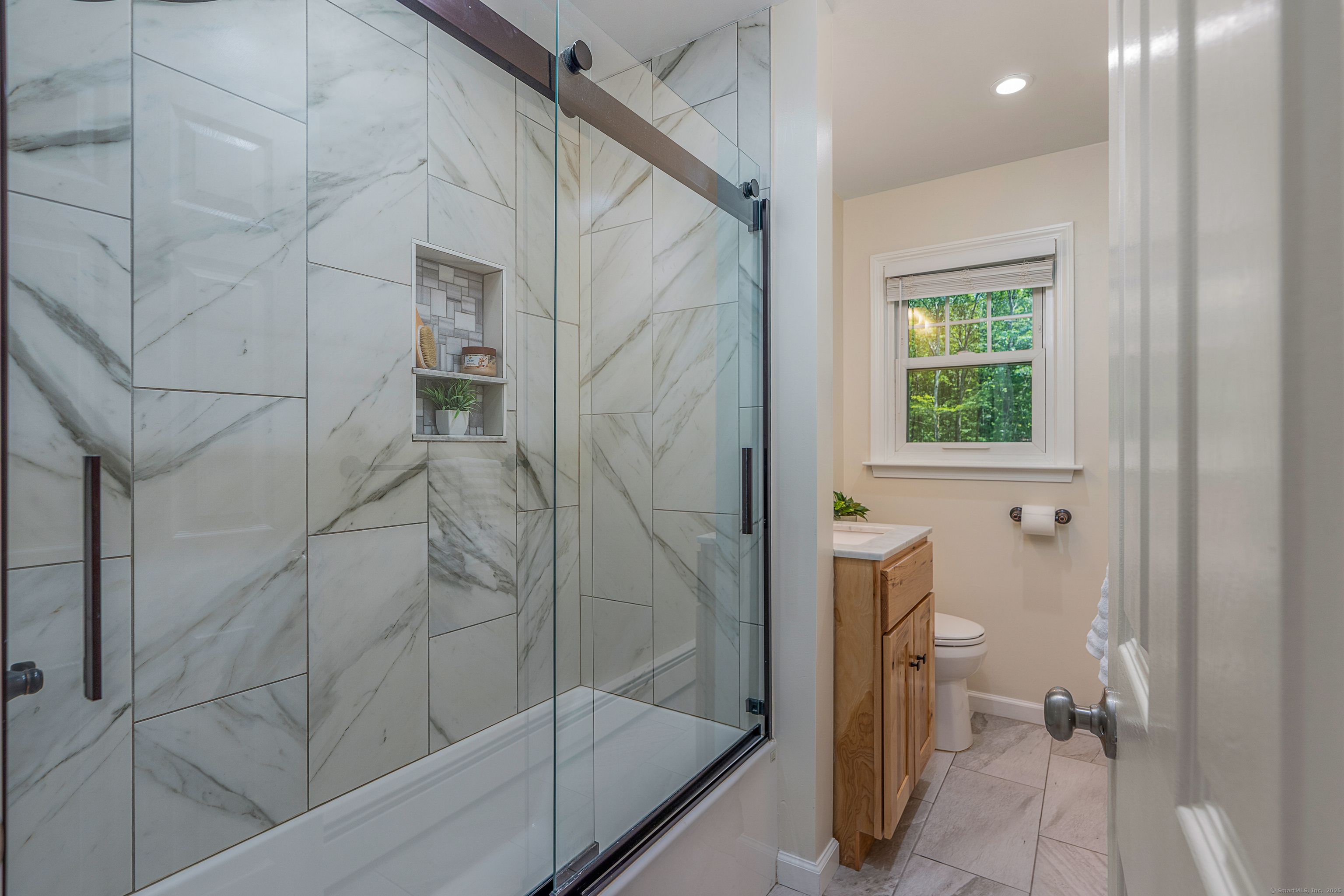 Tolland, Connecticut 06084, United States, 3 Bedrooms Bedrooms, ,2 BathroomsBathrooms,Residential,Pending,212865