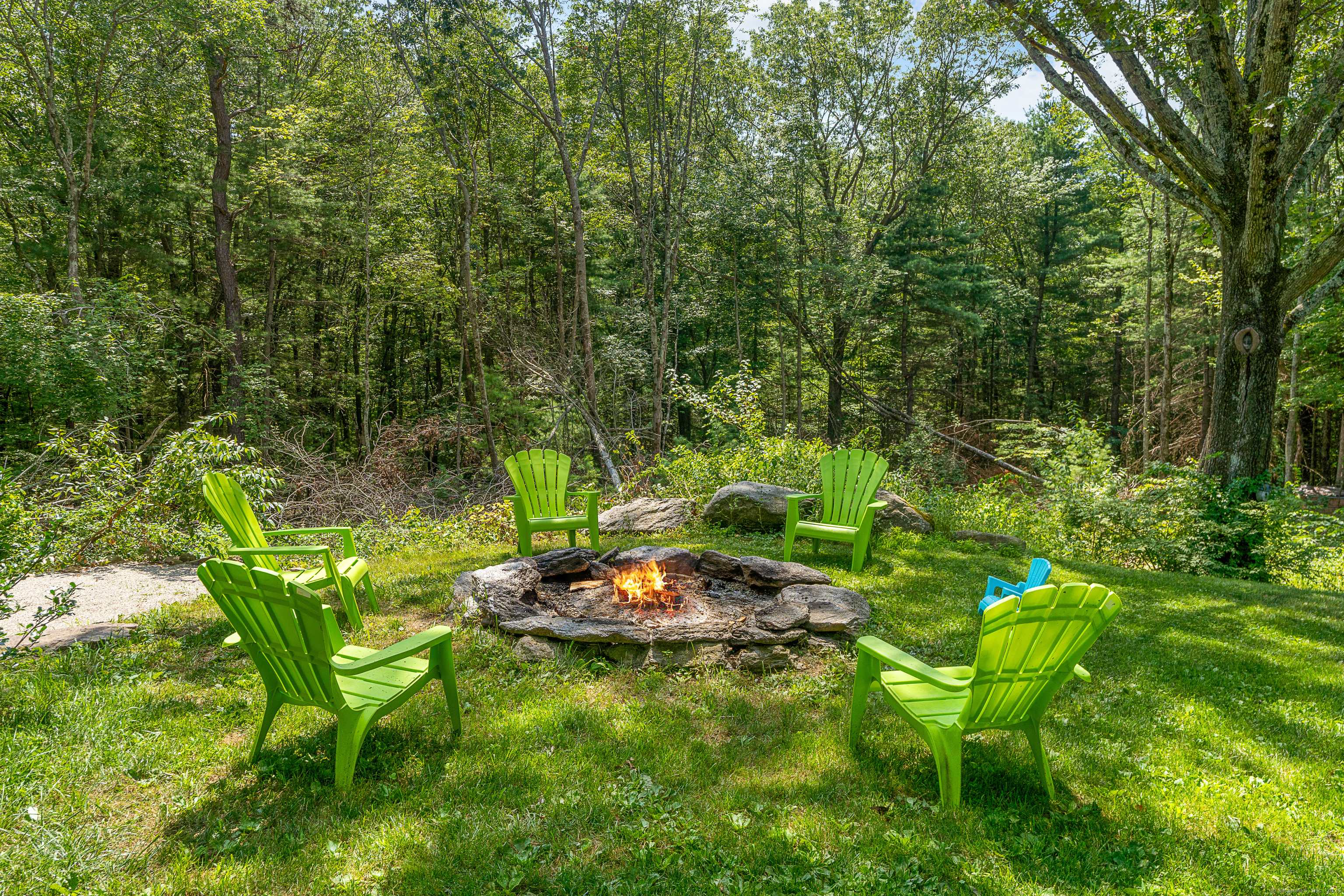 Tolland, Connecticut 06084, United States, 3 Bedrooms Bedrooms, ,2 BathroomsBathrooms,Residential,Pending,212865