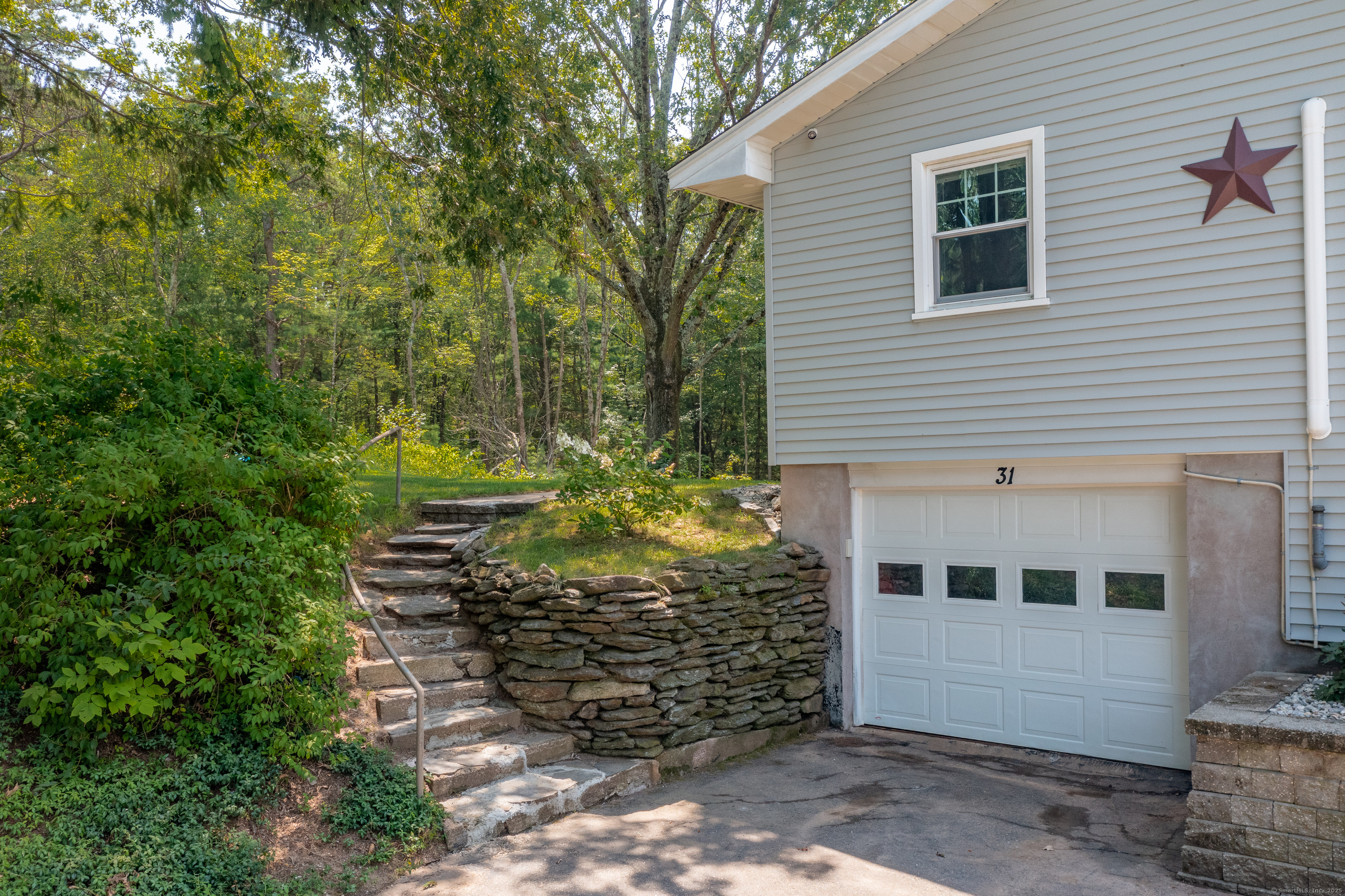 Tolland, Connecticut 06084, United States, 3 Bedrooms Bedrooms, ,2 BathroomsBathrooms,Residential,Pending,212865