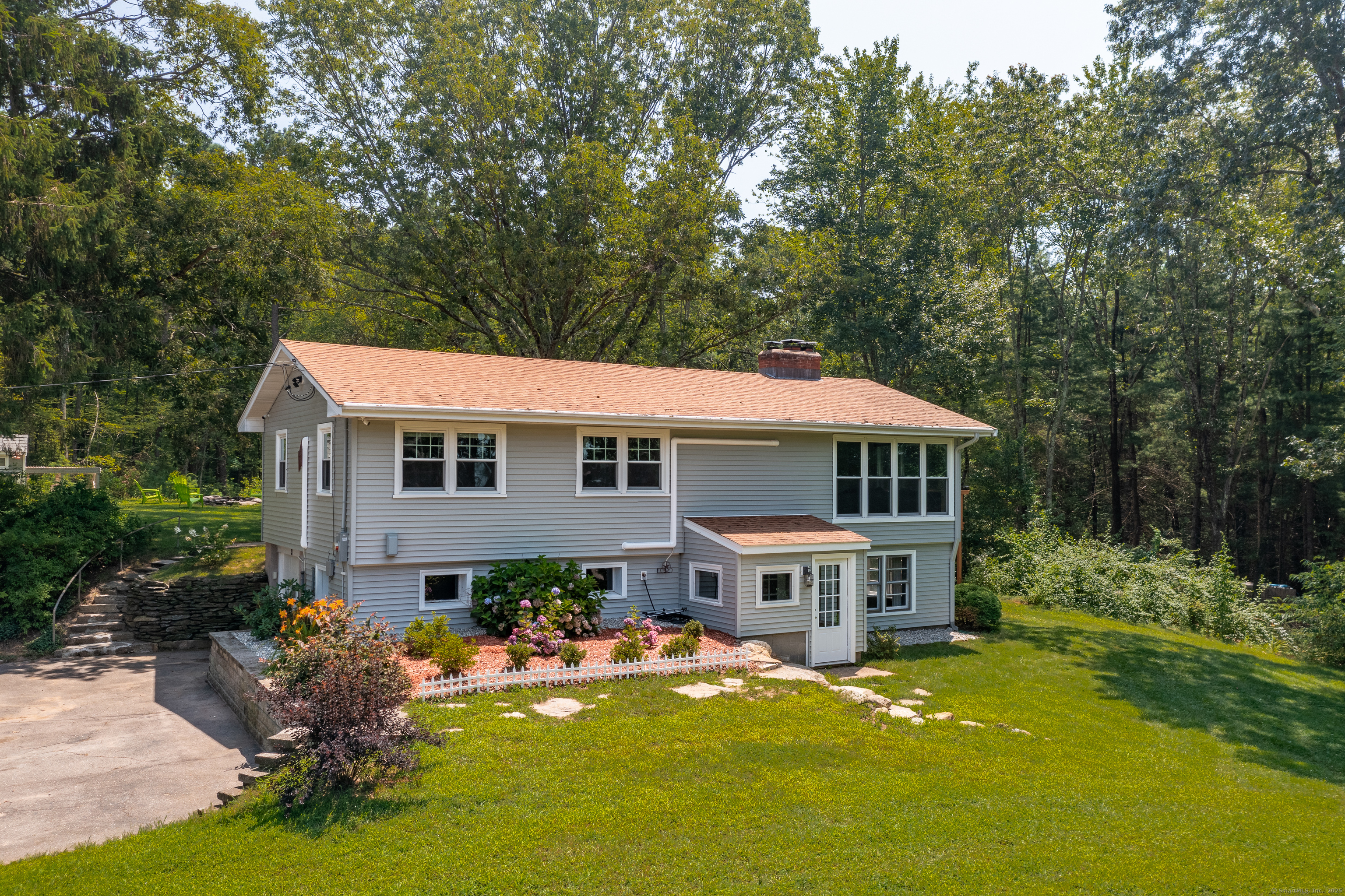 Tolland, Connecticut 06084, United States, 3 Bedrooms Bedrooms, ,2 BathroomsBathrooms,Residential,Pending,212865