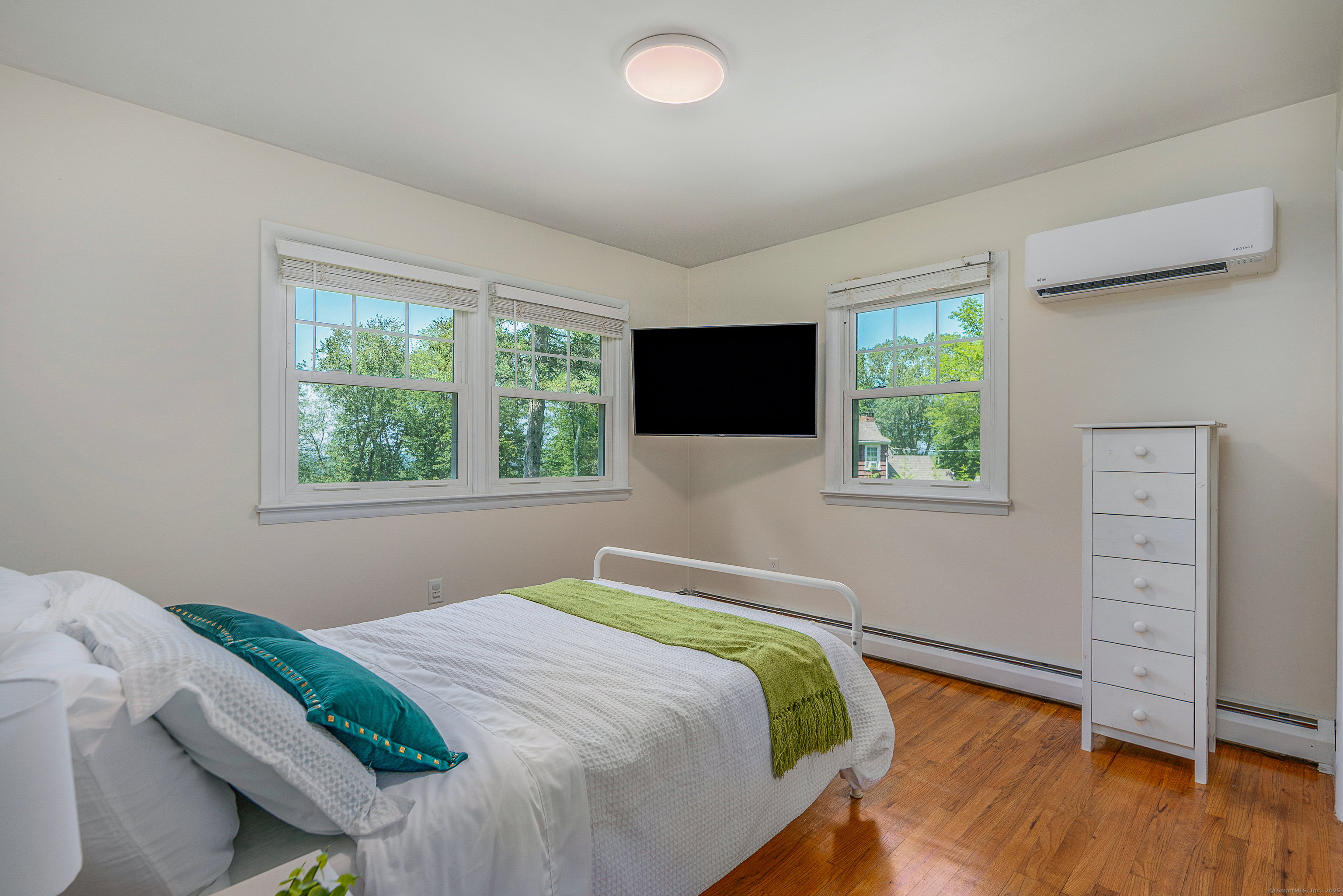 Tolland, Connecticut 06084, United States, 3 Bedrooms Bedrooms, ,2 BathroomsBathrooms,Residential,Pending,212865