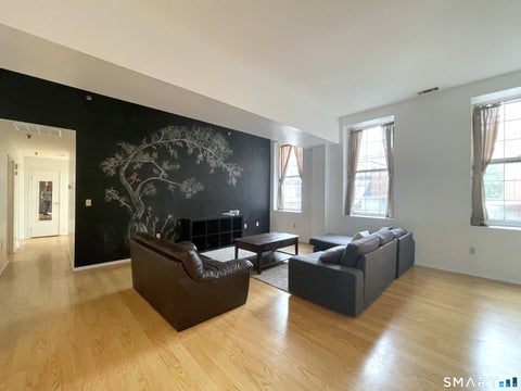 Condo For Rent - 196 Crown Street #210<br/> New Haven County, New Haven, CT 06510