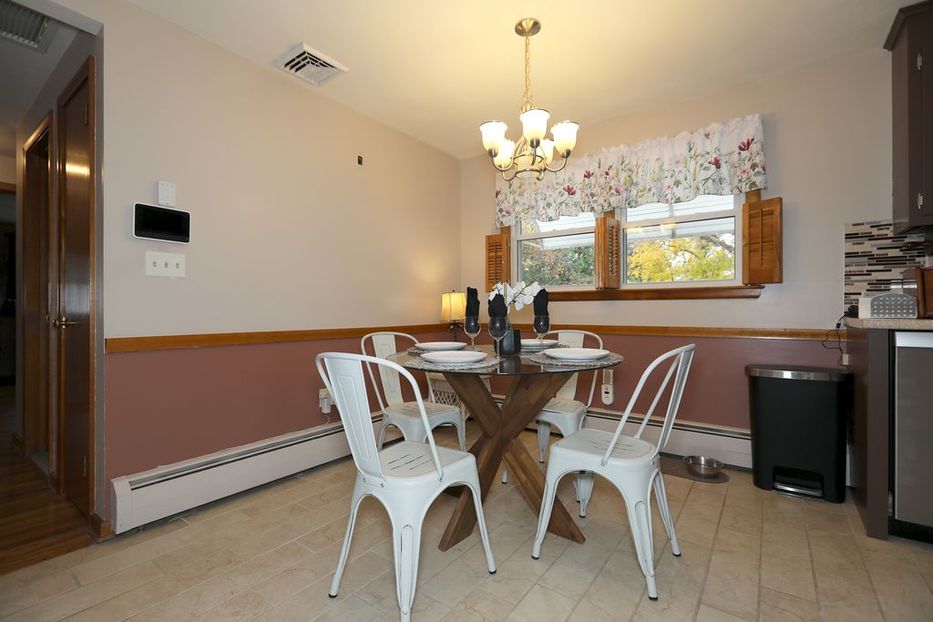 Photo of 3 Maude Circle, Windsor, CT 06095 (MLS # 24137633)