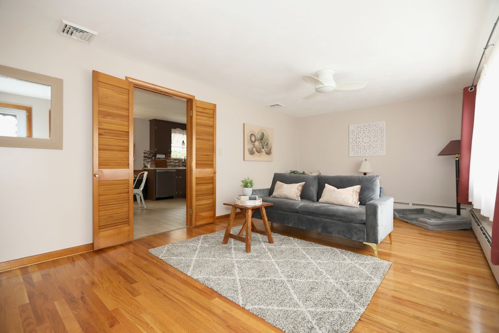 Photo of 3 Maude Circle, Windsor, CT 06095 (MLS # 24137633)