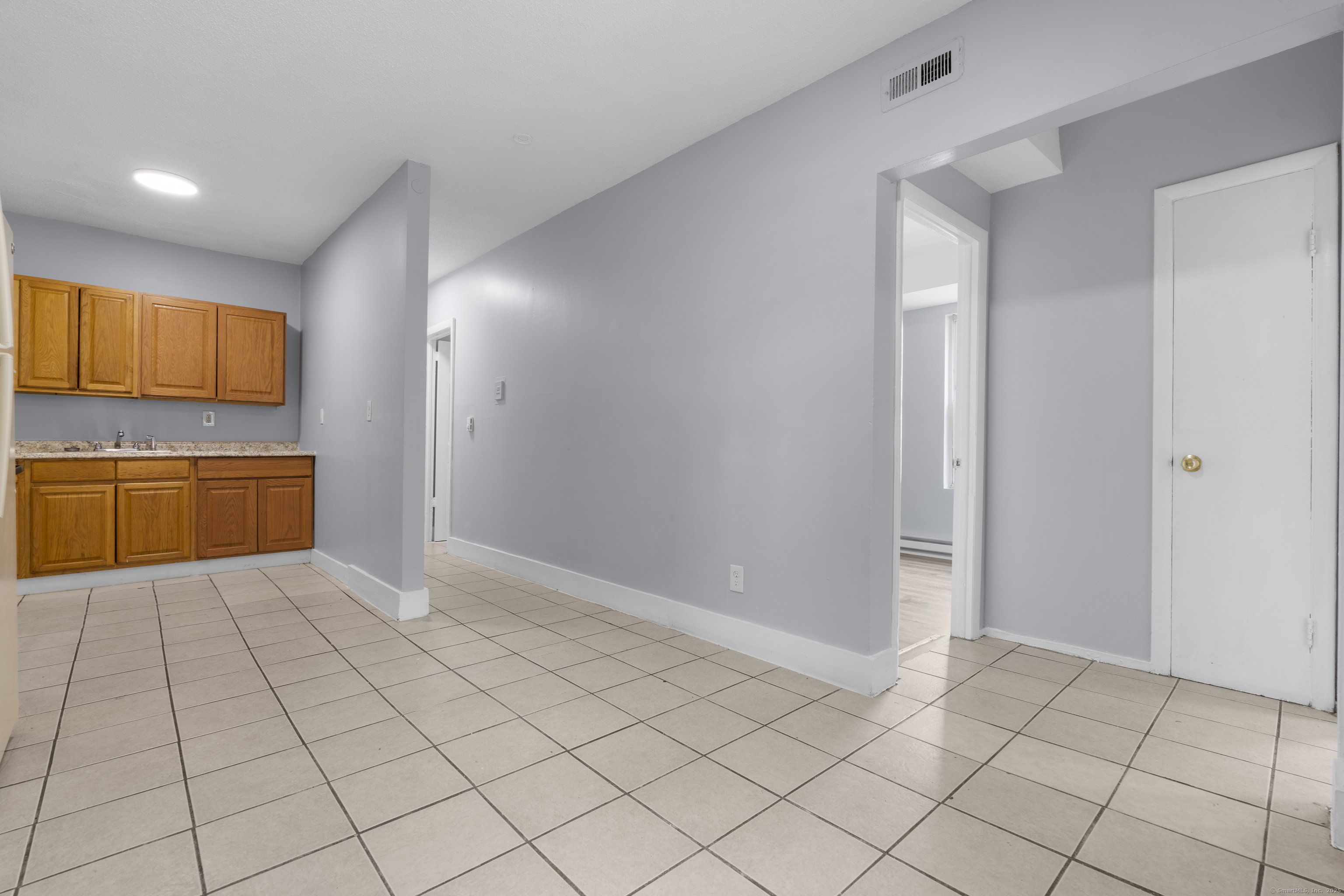 Hartford, Connecticut 06112, United States, 2 Bedrooms Bedrooms, ,1 BathroomBathrooms,Residential,Active,189486