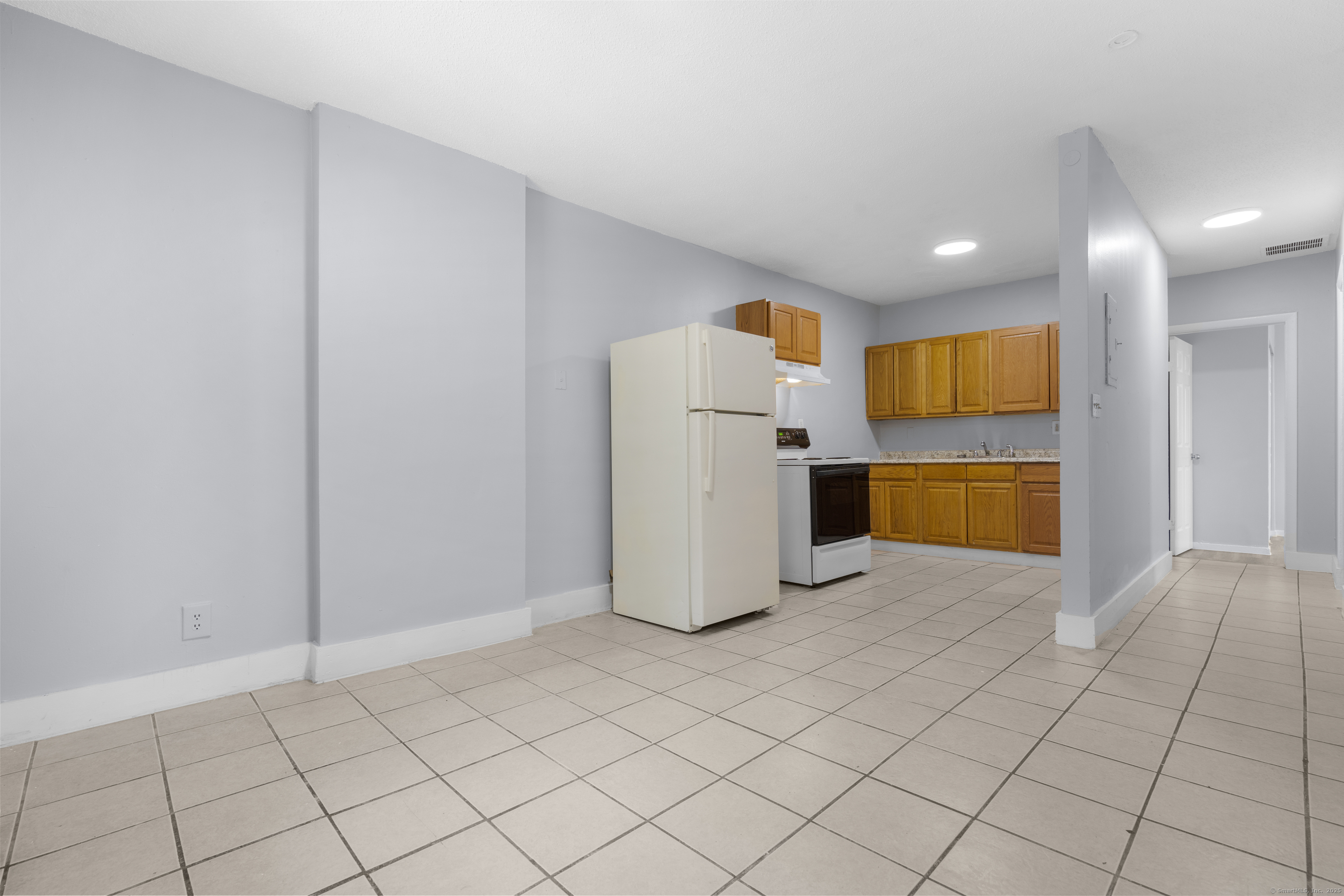 Hartford, Connecticut 06112, United States, 2 Bedrooms Bedrooms, ,1 BathroomBathrooms,Residential,Active,189486