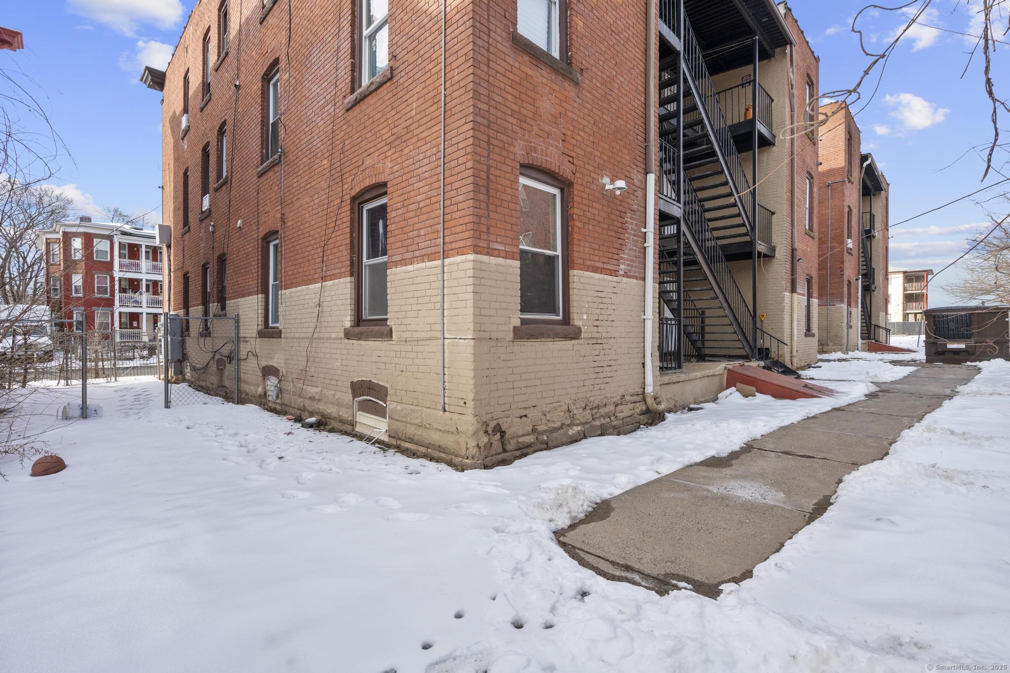 Hartford, Connecticut 06112, United States, 2 Bedrooms Bedrooms, ,1 BathroomBathrooms,Residential,Active,189486