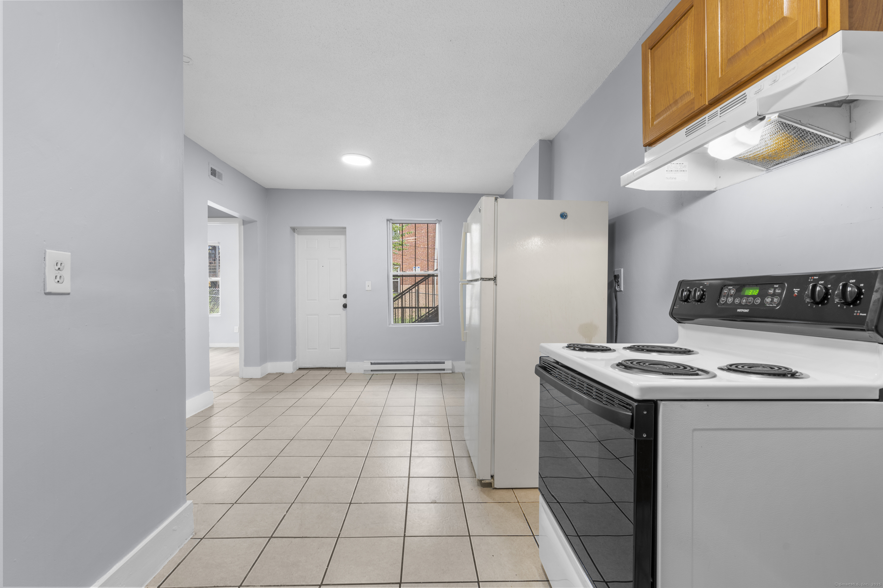 Hartford, Connecticut 06112, United States, 2 Bedrooms Bedrooms, ,1 BathroomBathrooms,Residential,Active,189486