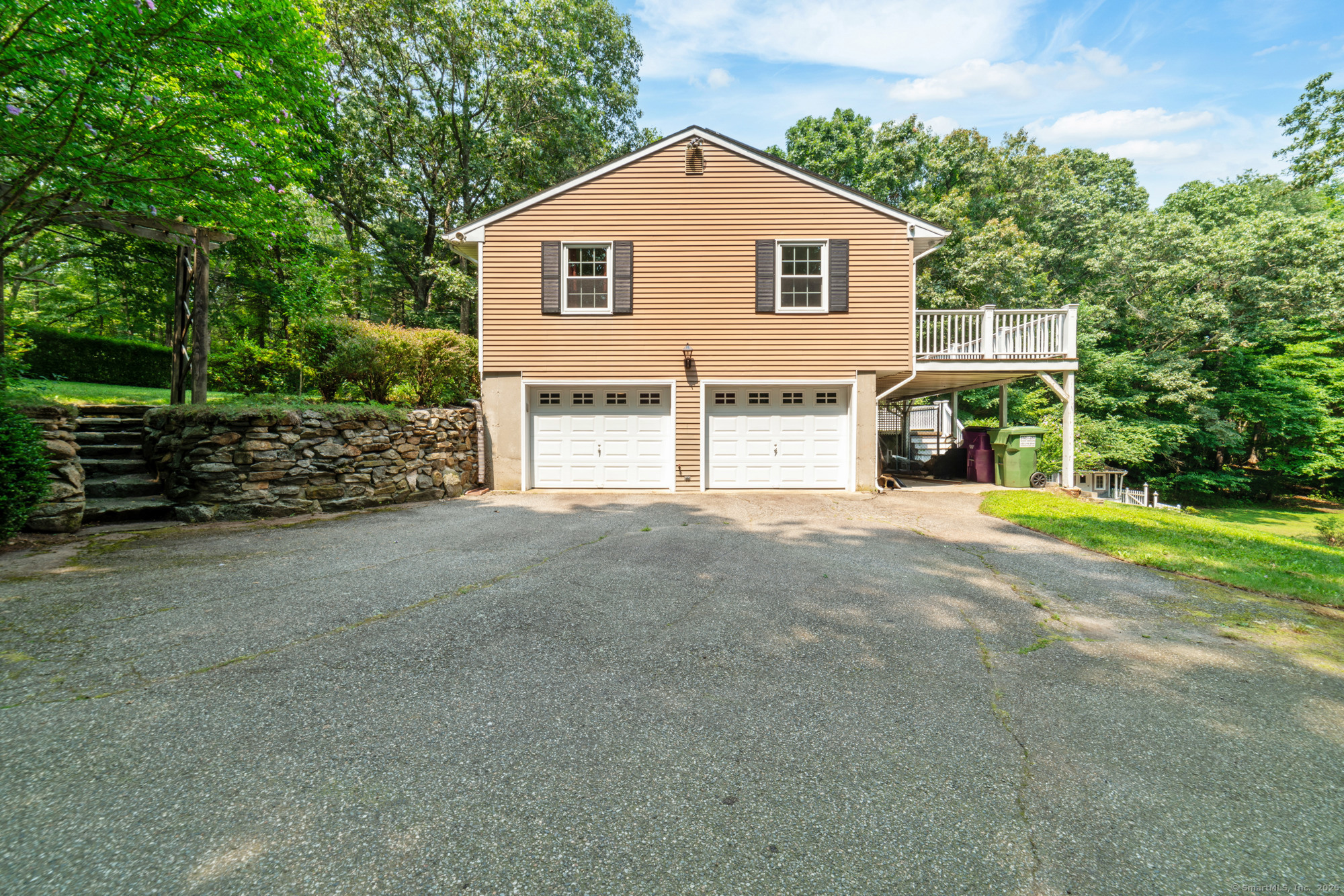 Clinton, Connecticut 06413, United States, 3 Bedrooms Bedrooms, ,3 BathroomsBathrooms,Residential,Pending,185631