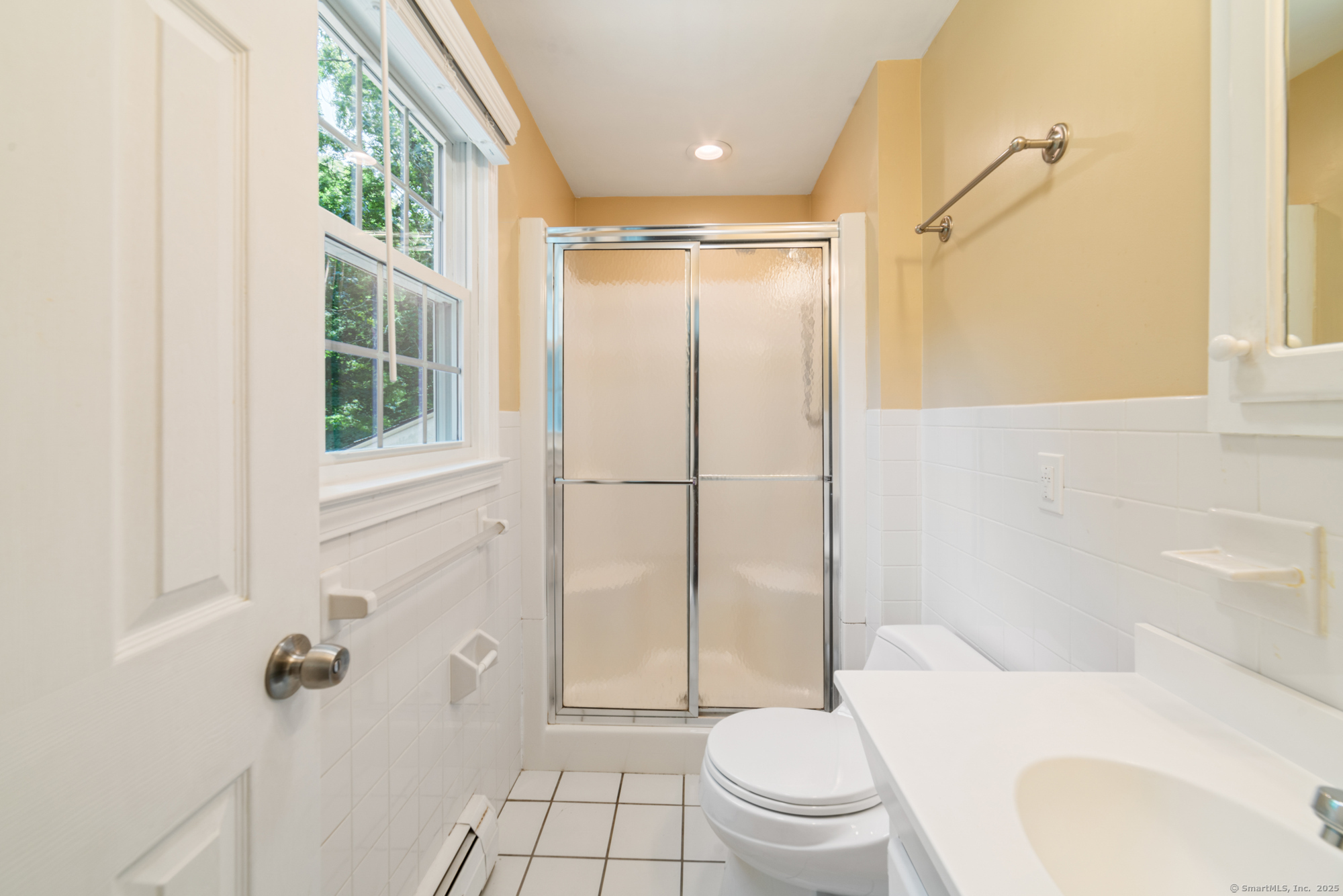 Clinton, Connecticut 06413, United States, 3 Bedrooms Bedrooms, ,3 BathroomsBathrooms,Residential,Pending,185631