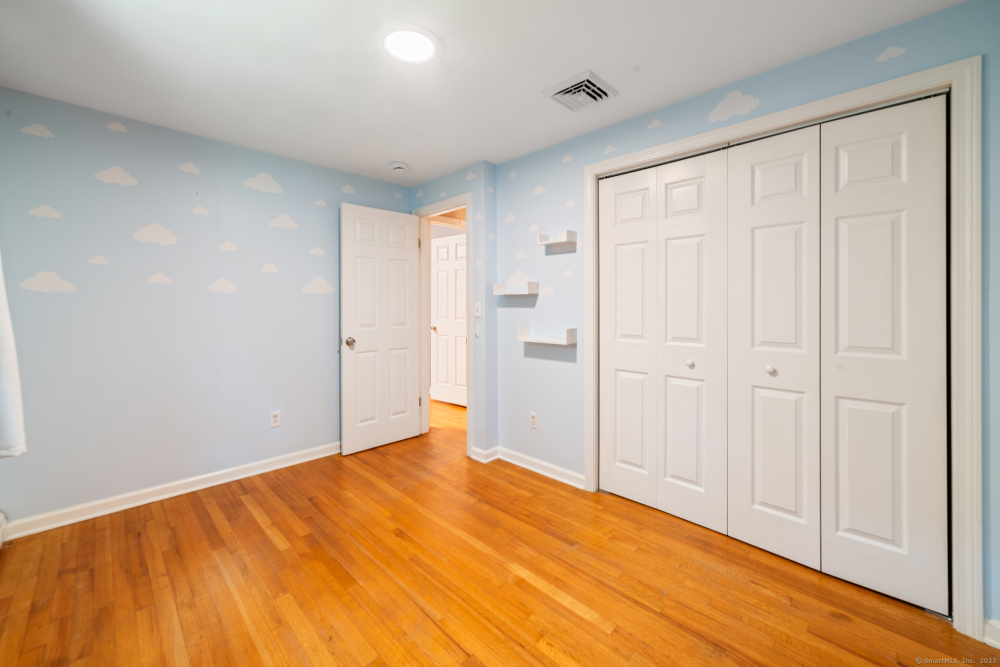 Clinton, Connecticut 06413, United States, 3 Bedrooms Bedrooms, ,3 BathroomsBathrooms,Residential,Pending,185631