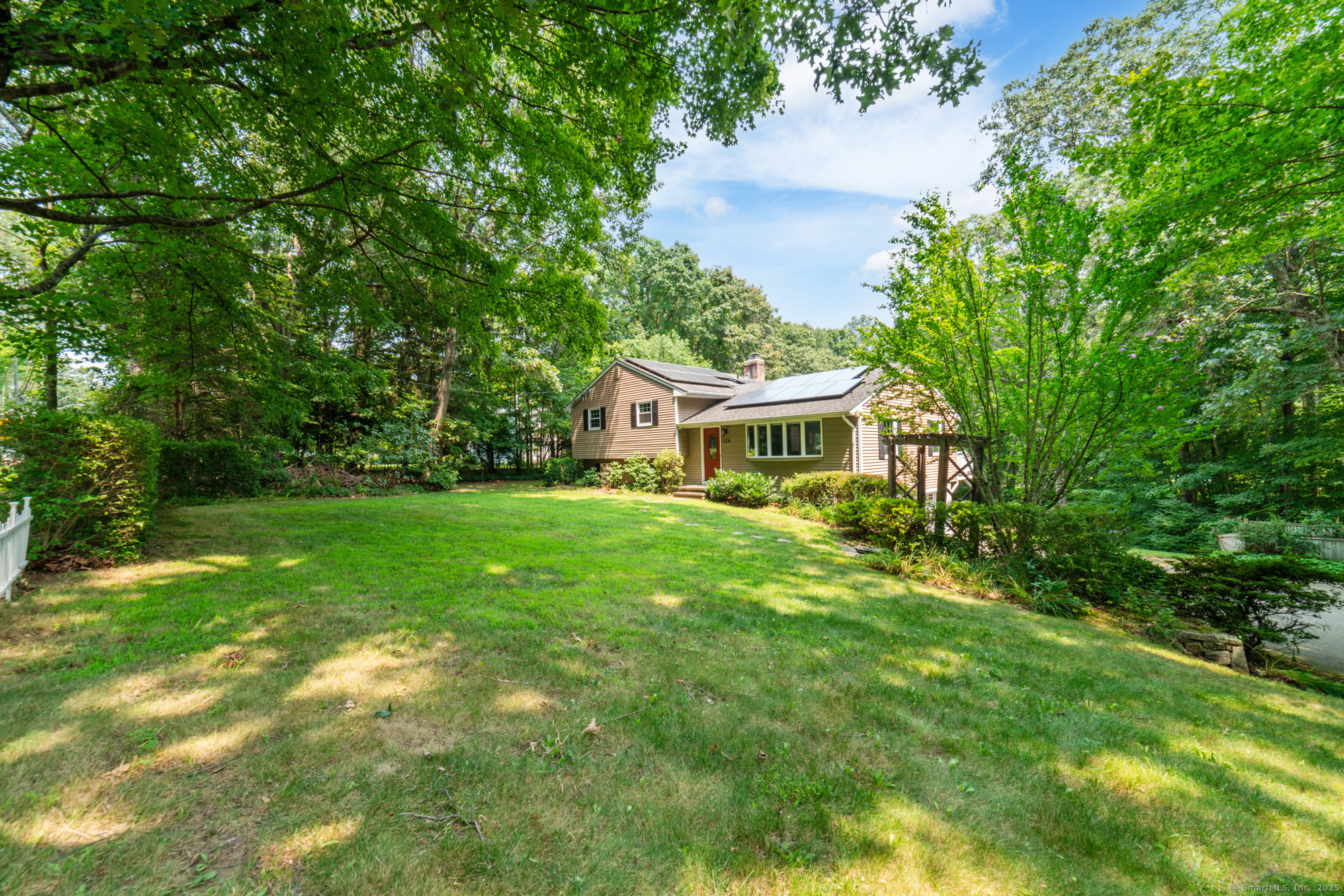 Clinton, Connecticut 06413, United States, 3 Bedrooms Bedrooms, ,3 BathroomsBathrooms,Residential,Pending,185631