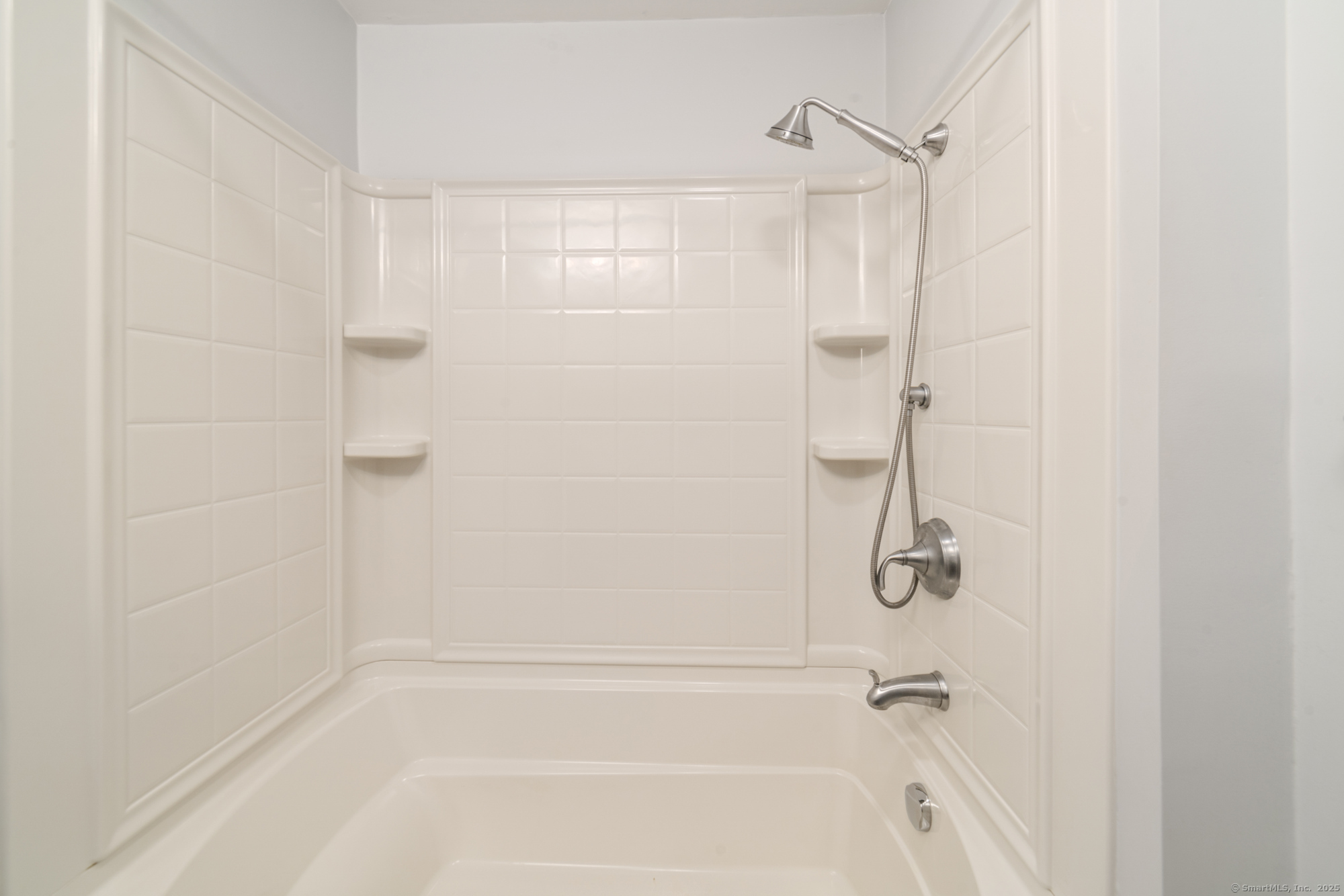 Clinton, Connecticut 06413, United States, 3 Bedrooms Bedrooms, ,3 BathroomsBathrooms,Residential,Pending,185631