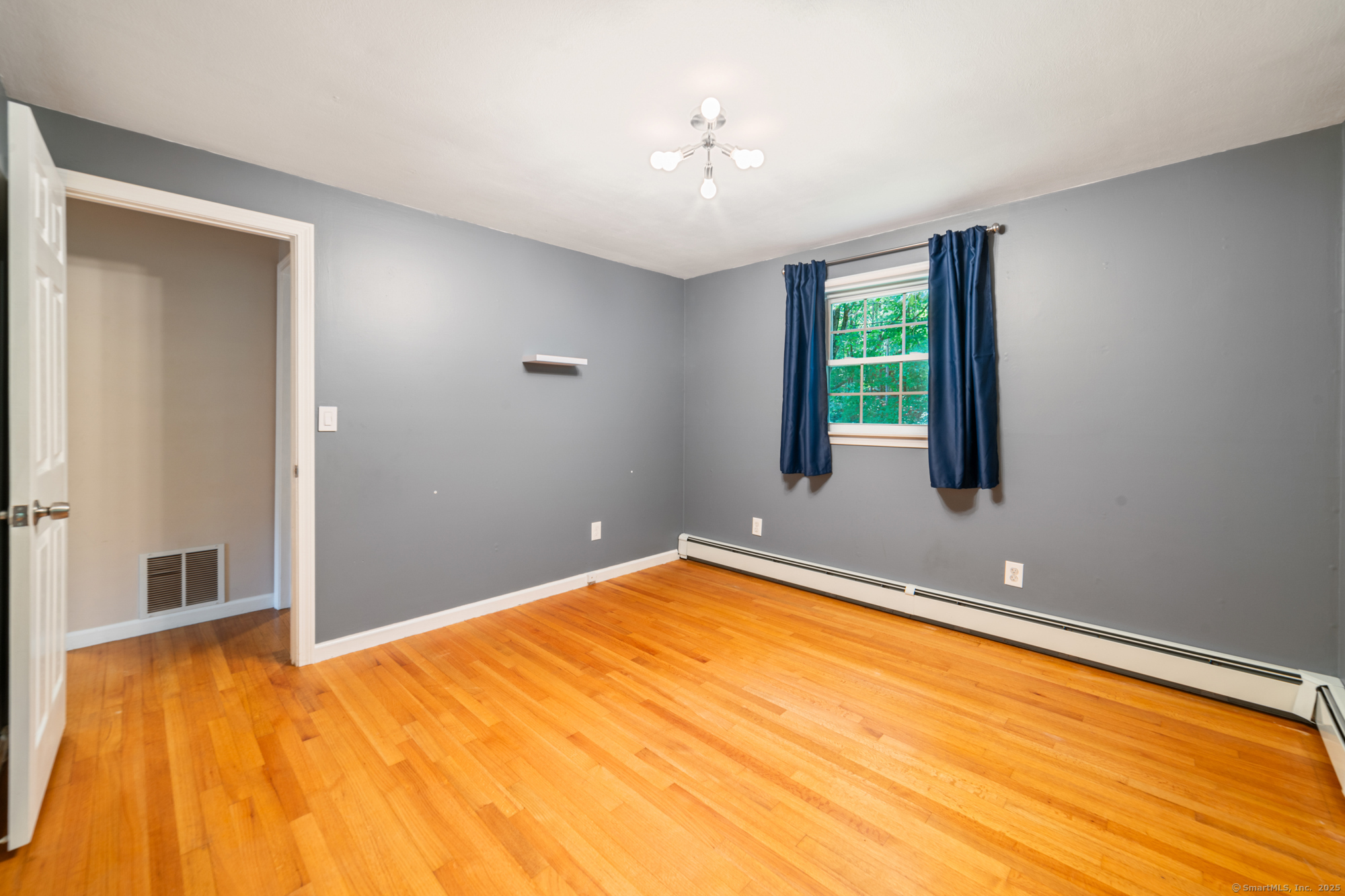 Clinton, Connecticut 06413, United States, 3 Bedrooms Bedrooms, ,3 BathroomsBathrooms,Residential,Pending,185631