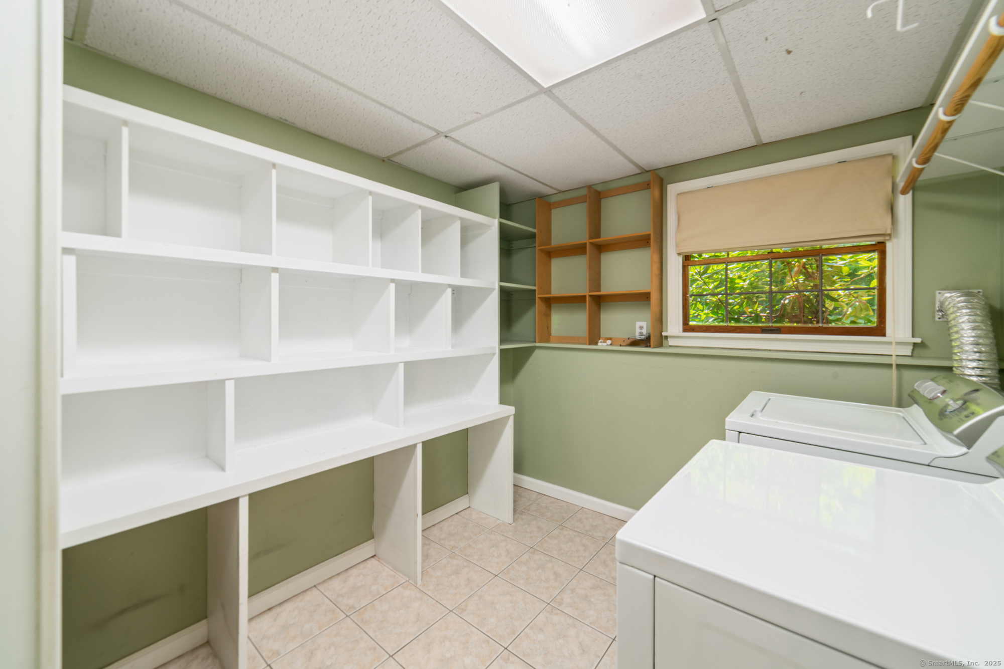 Clinton, Connecticut 06413, United States, 3 Bedrooms Bedrooms, ,3 BathroomsBathrooms,Residential,Pending,185631