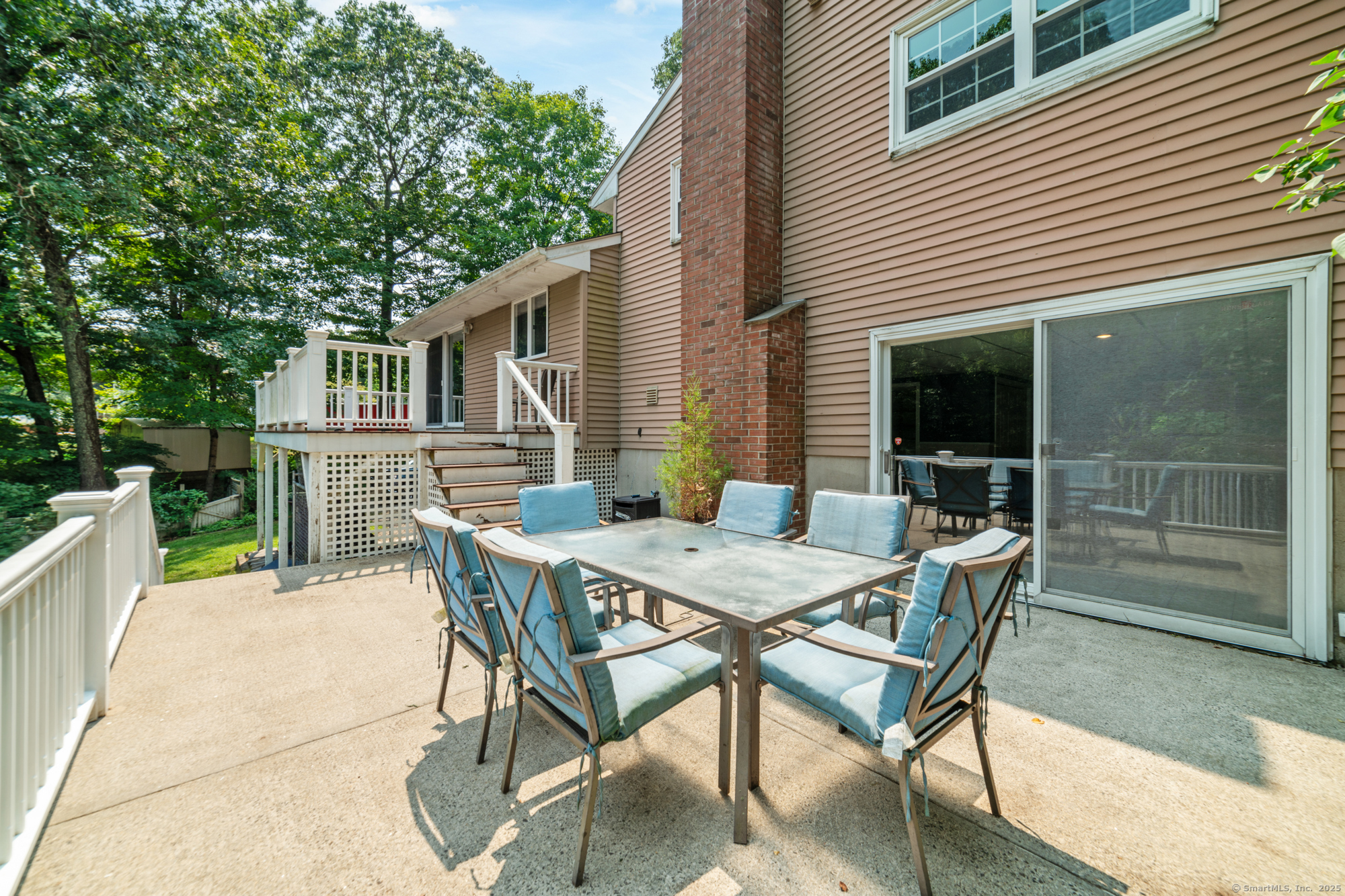 Clinton, Connecticut 06413, United States, 3 Bedrooms Bedrooms, ,3 BathroomsBathrooms,Residential,Pending,185631